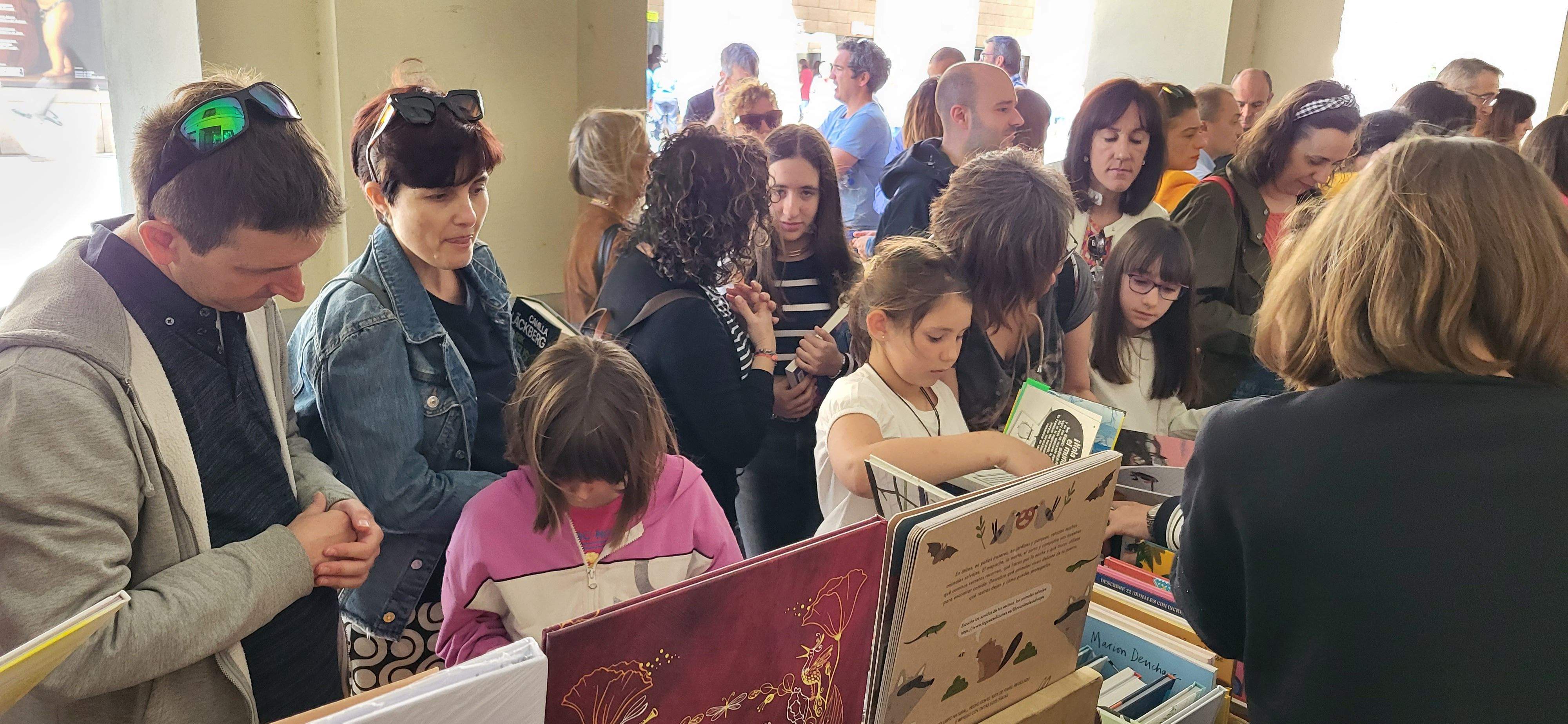  Día del Libro 2023 en Huesca. Foto Myriam Martínez