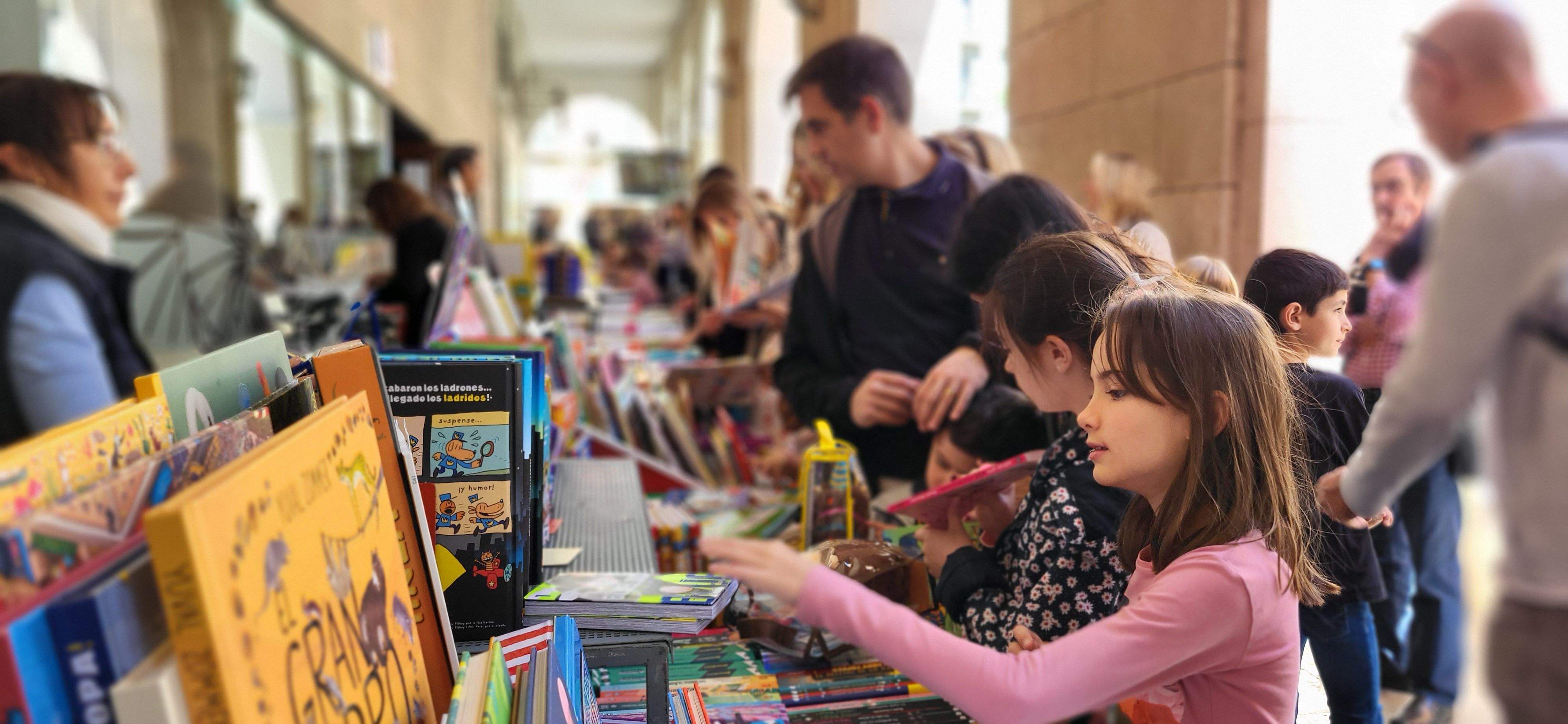  Día del Libro 2023 en Huesca. Foto Myriam Martínez