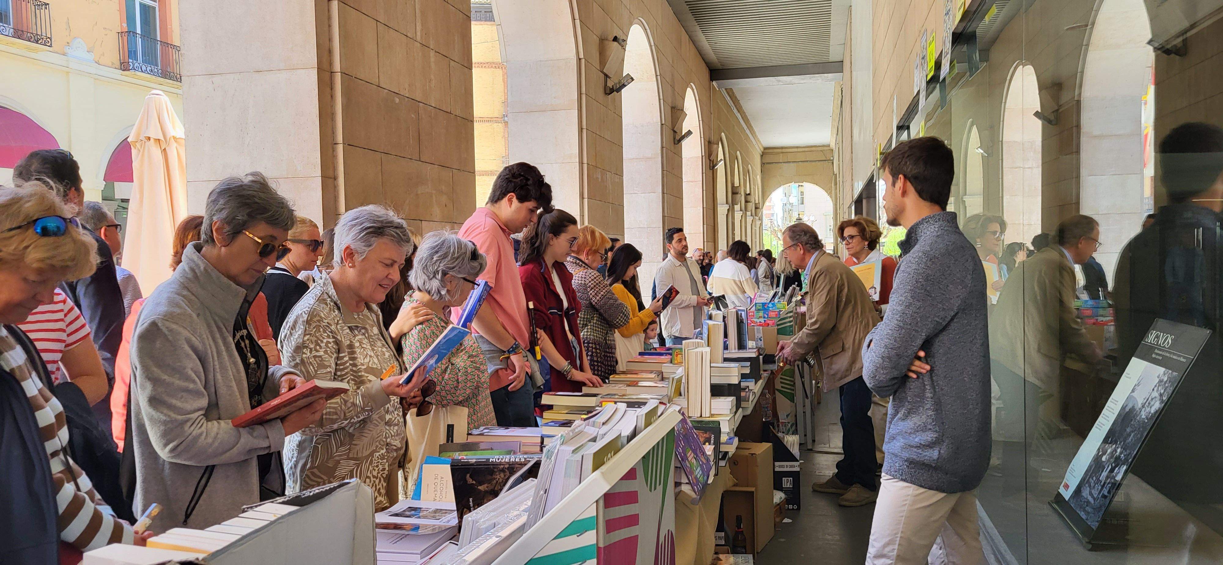  Día del Libro 2023 en Huesca. Foto Myriam Martínez