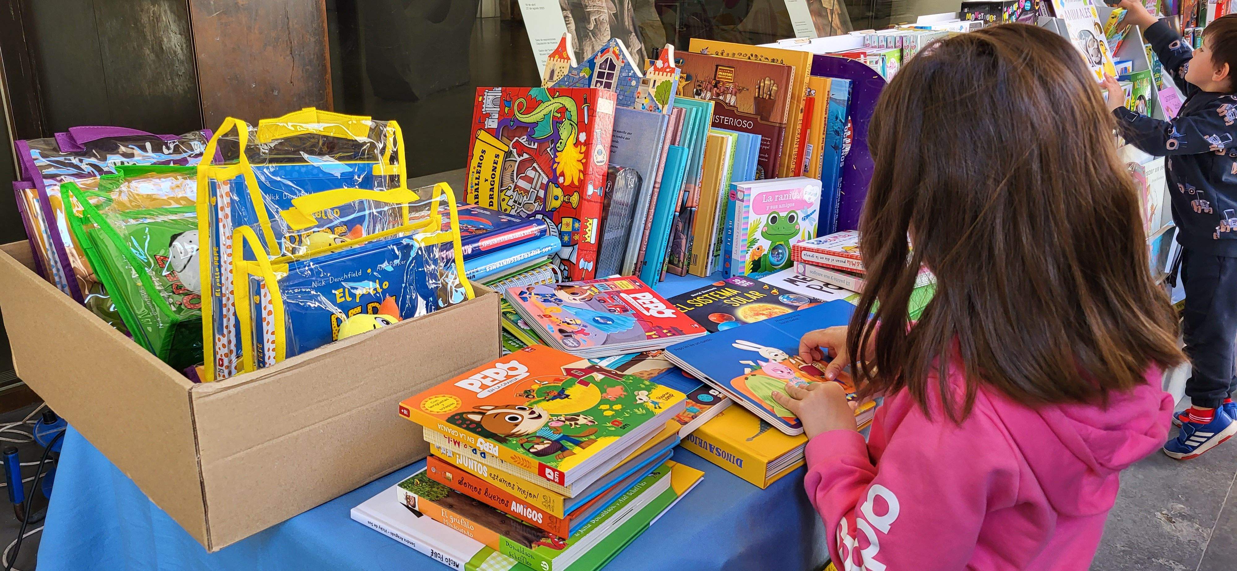  Día del Libro 2023 en Huesca. Foto Myriam Martínez