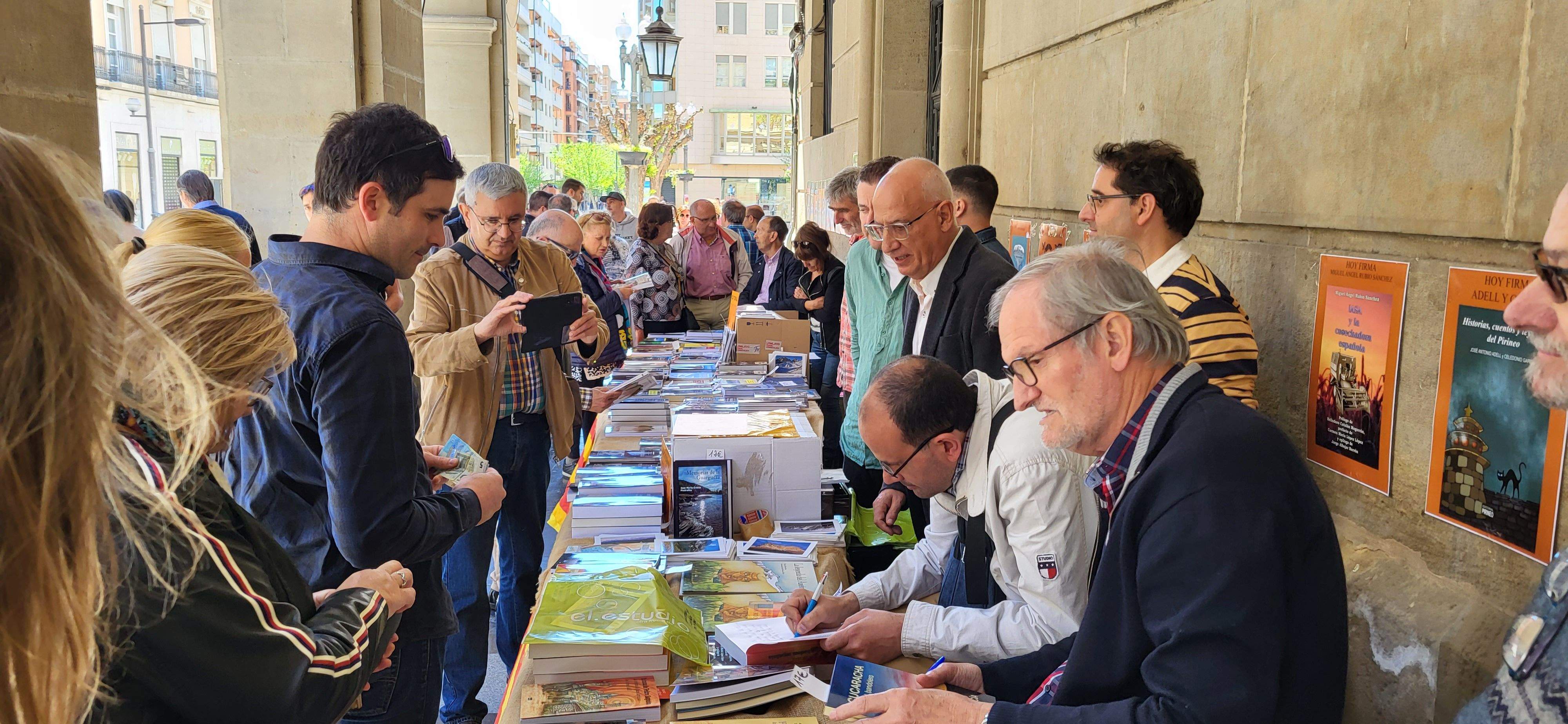  Día del Libro 2023 en Huesca. Foto Myriam Martínez