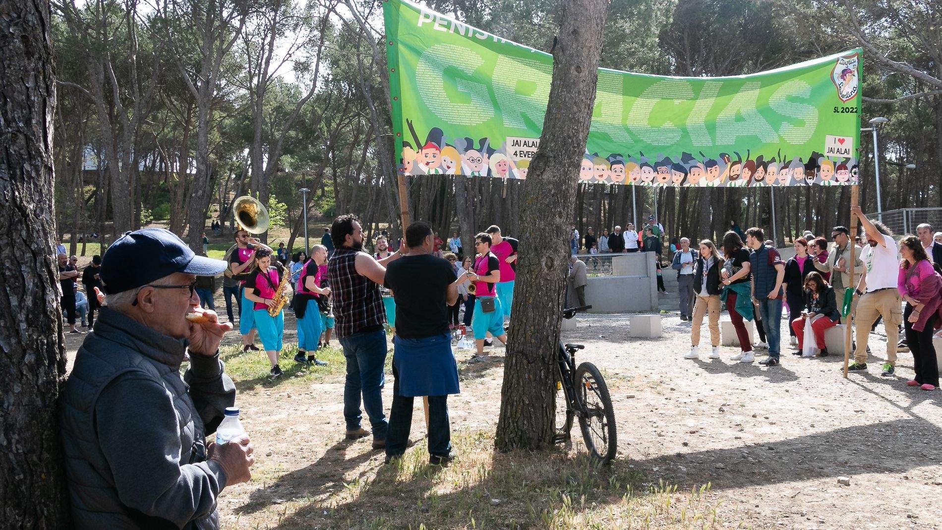 Celebración en Huesca de la fiesta de San Jorge en el cerro. Foto: Estela Alcay