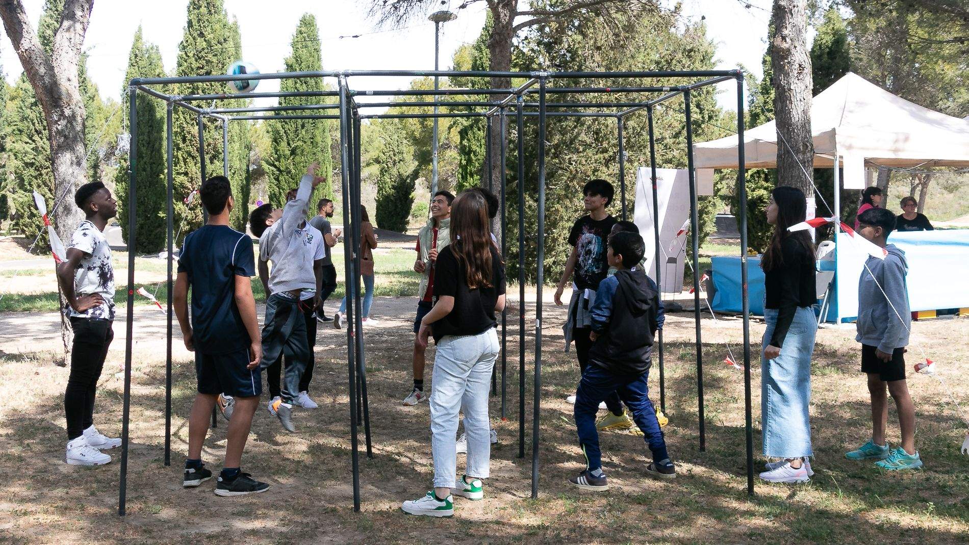 Celebración en Huesca de la fiesta de San Jorge en el cerro. Foto: Estela Alcay