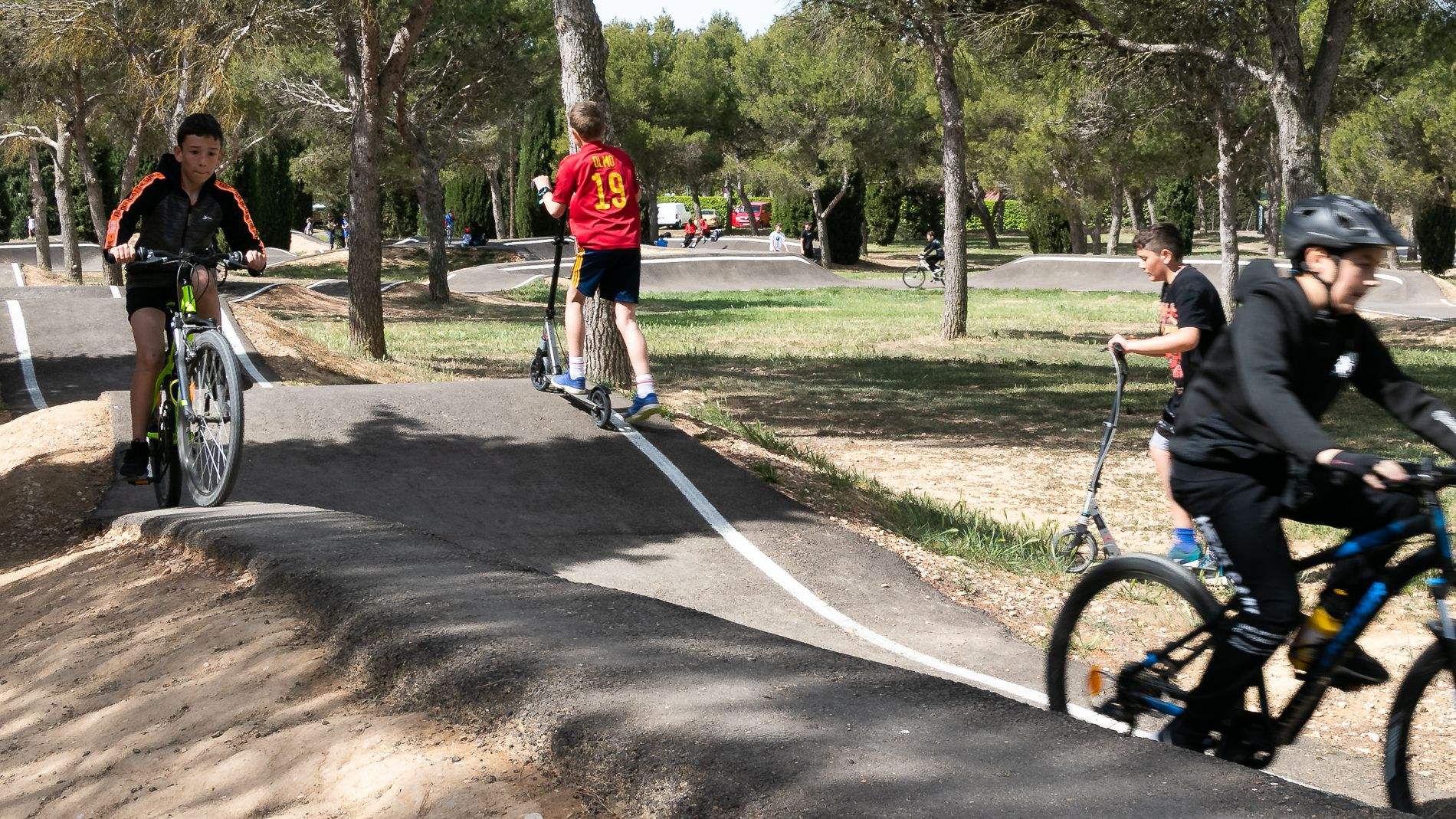 Celebración en Huesca de la fiesta de San Jorge en el cerro. Foto: Estela Alcay