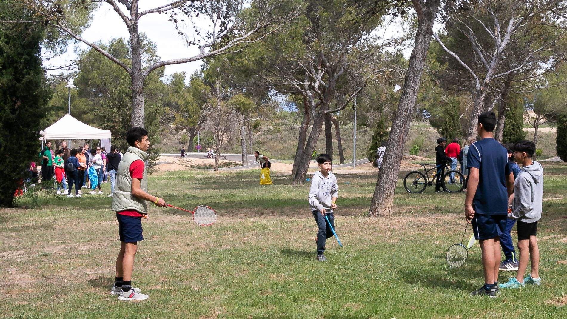 Celebración en Huesca de la fiesta de San Jorge en el cerro. Foto: Estela Alcay