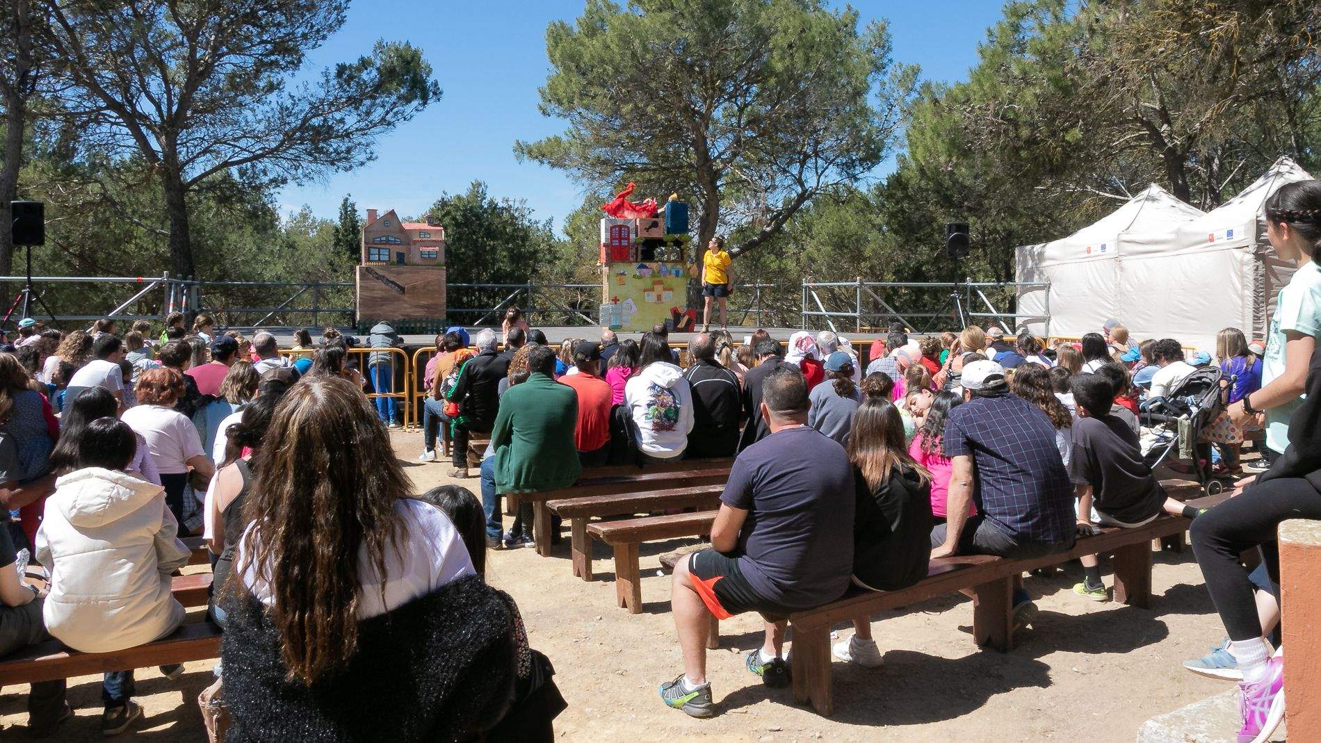 Celebración en Huesca de la fiesta de San Jorge en el cerro. Foto: Estela Alcay