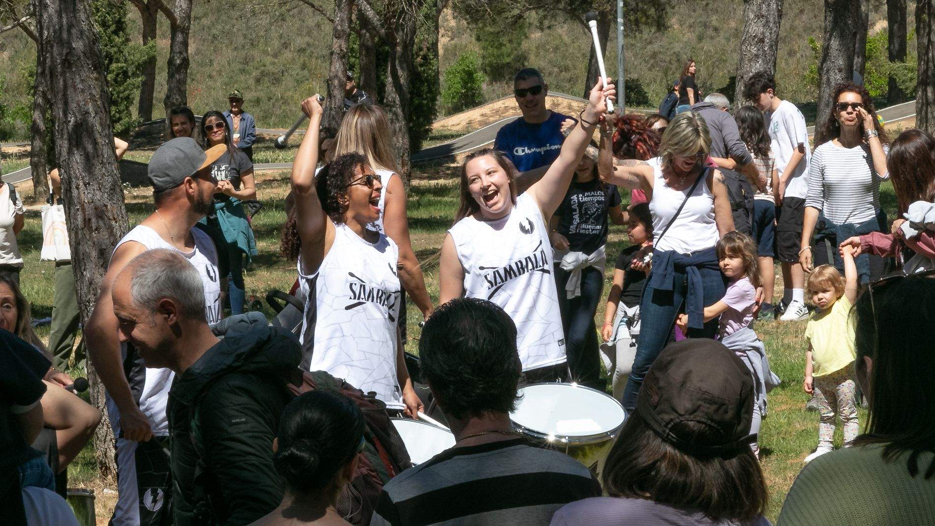 Celebración en Huesca de la fiesta de San Jorge en el cerro. Foto: Estela Alcay