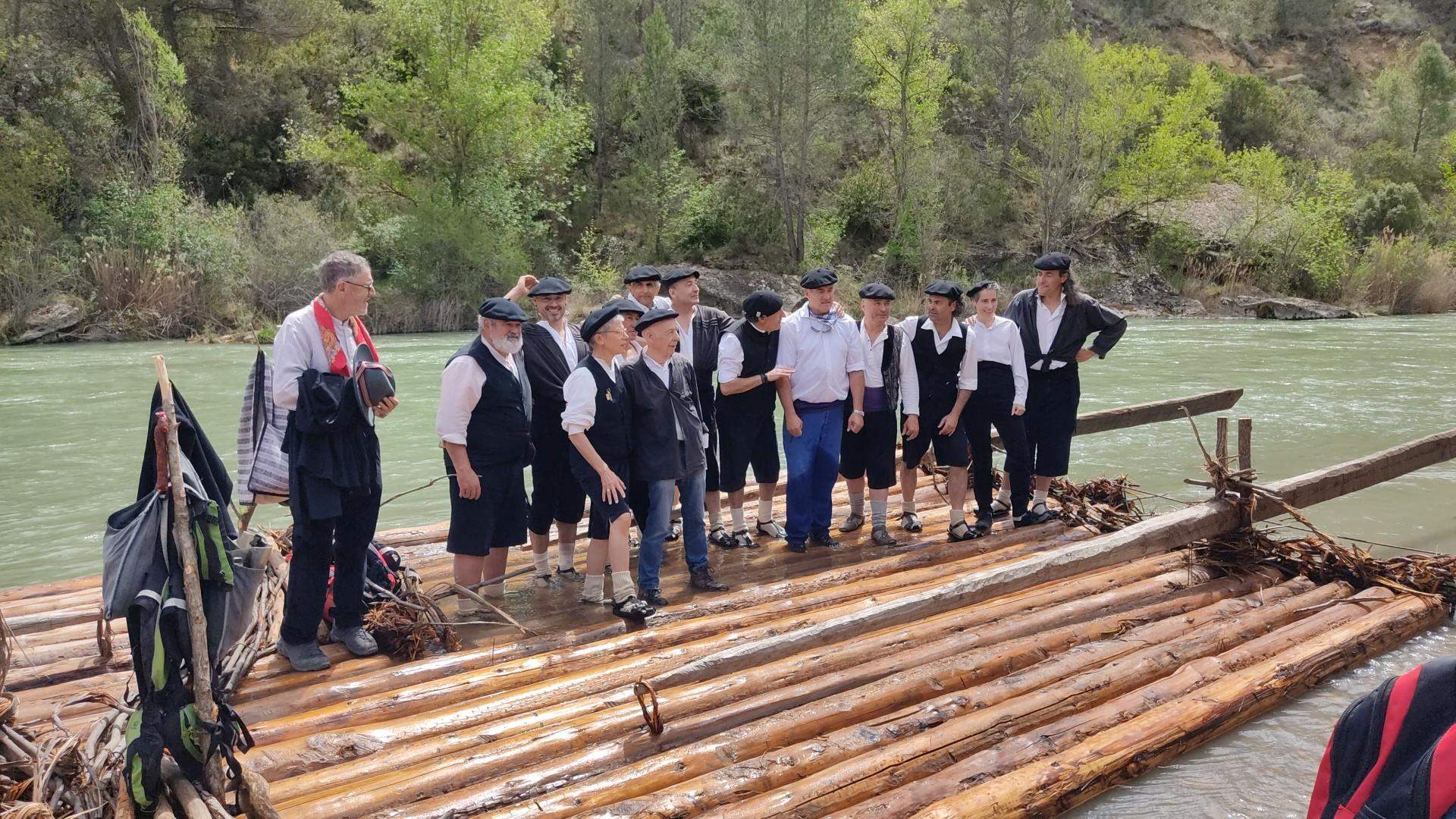 Descenso de navatas por el río Gállego.