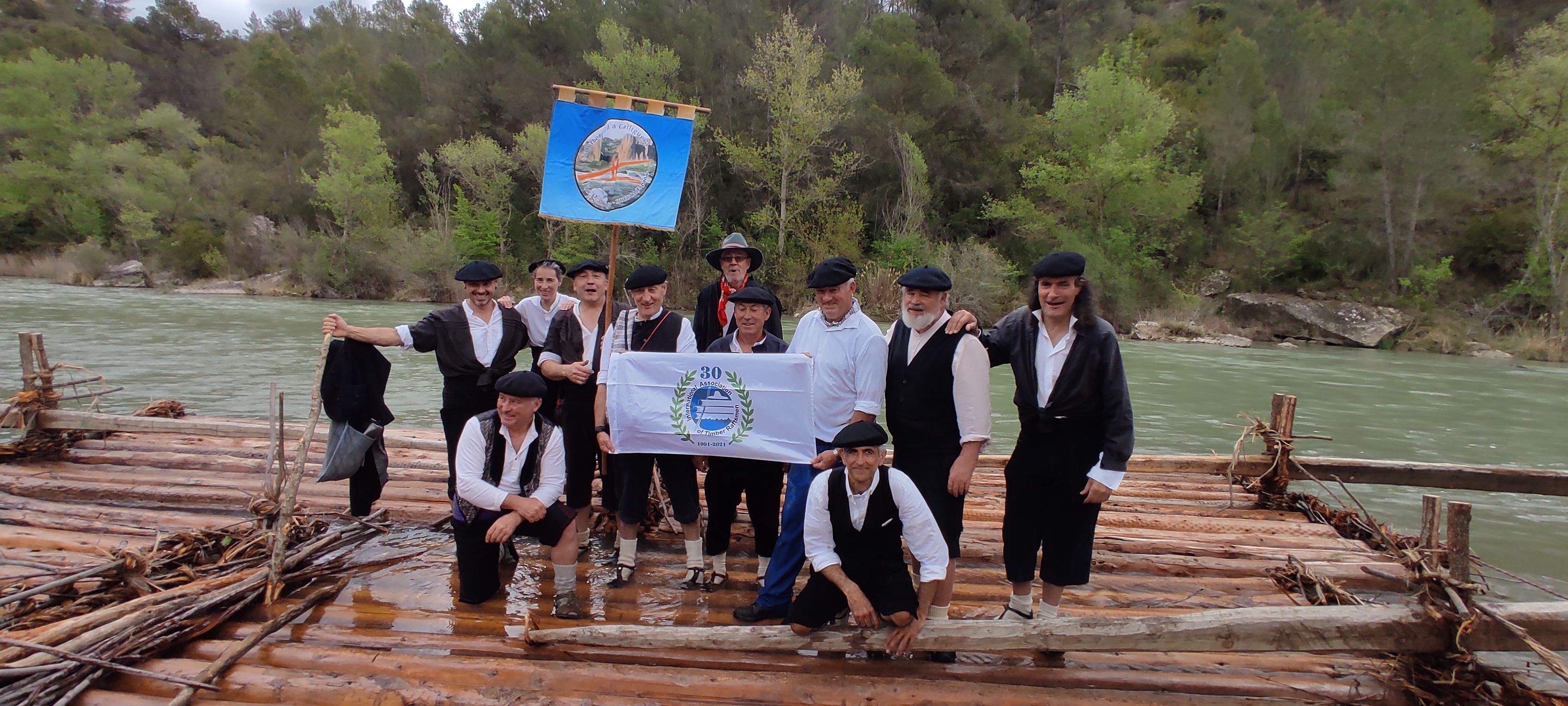 Descenso de navatas por el río Gállego.