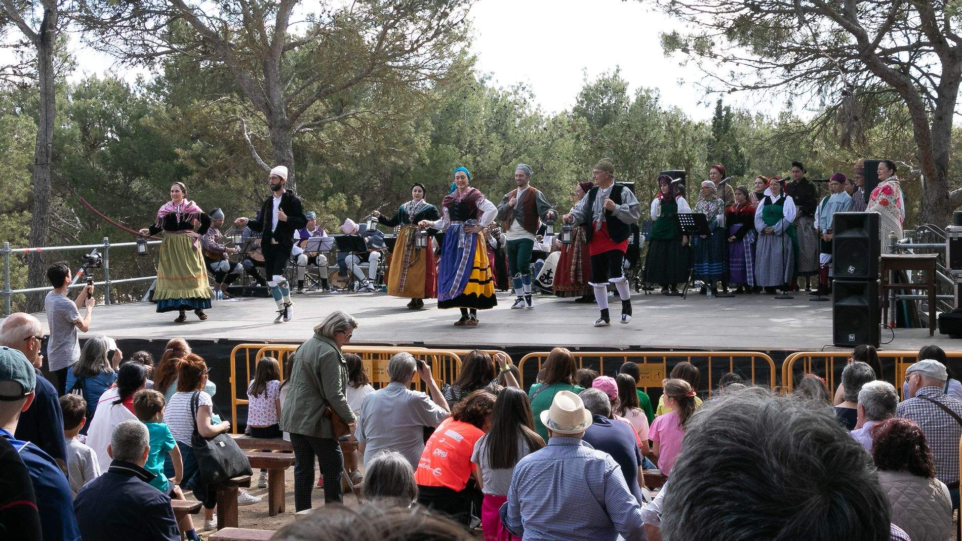 Celebración en Huesca de la fiesta de San Jorge en el cerro. Foto: Estela Alcay