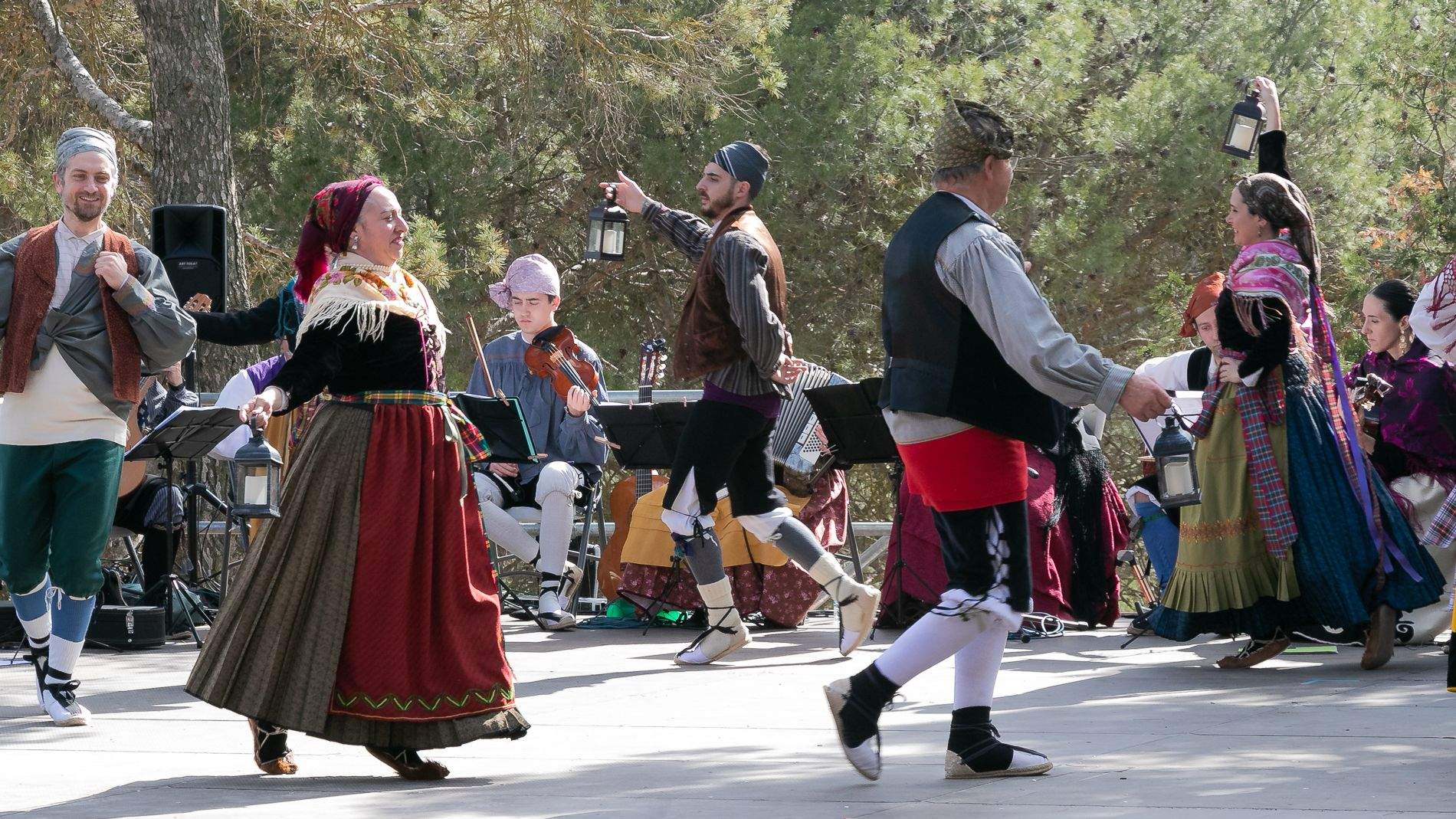 Celebración en Huesca de la fiesta de San Jorge en el cerro. Foto: Estela Alcay