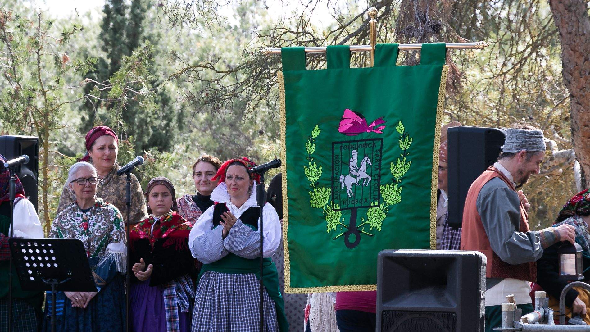  Celebración en Huesca de la fiesta de San Jorge en el cerro. Foto: Estela Alcay