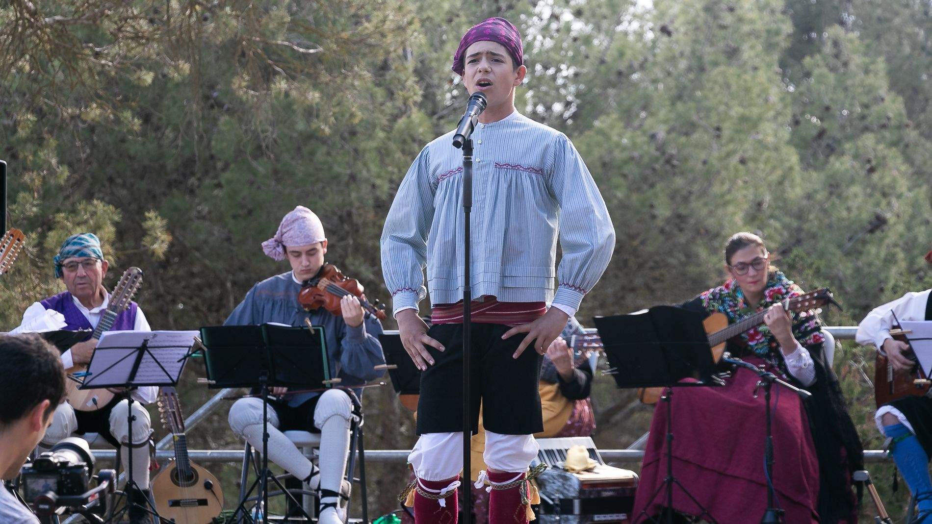  Celebración en Huesca de la fiesta de San Jorge en el cerro. Foto: Estela Alcay