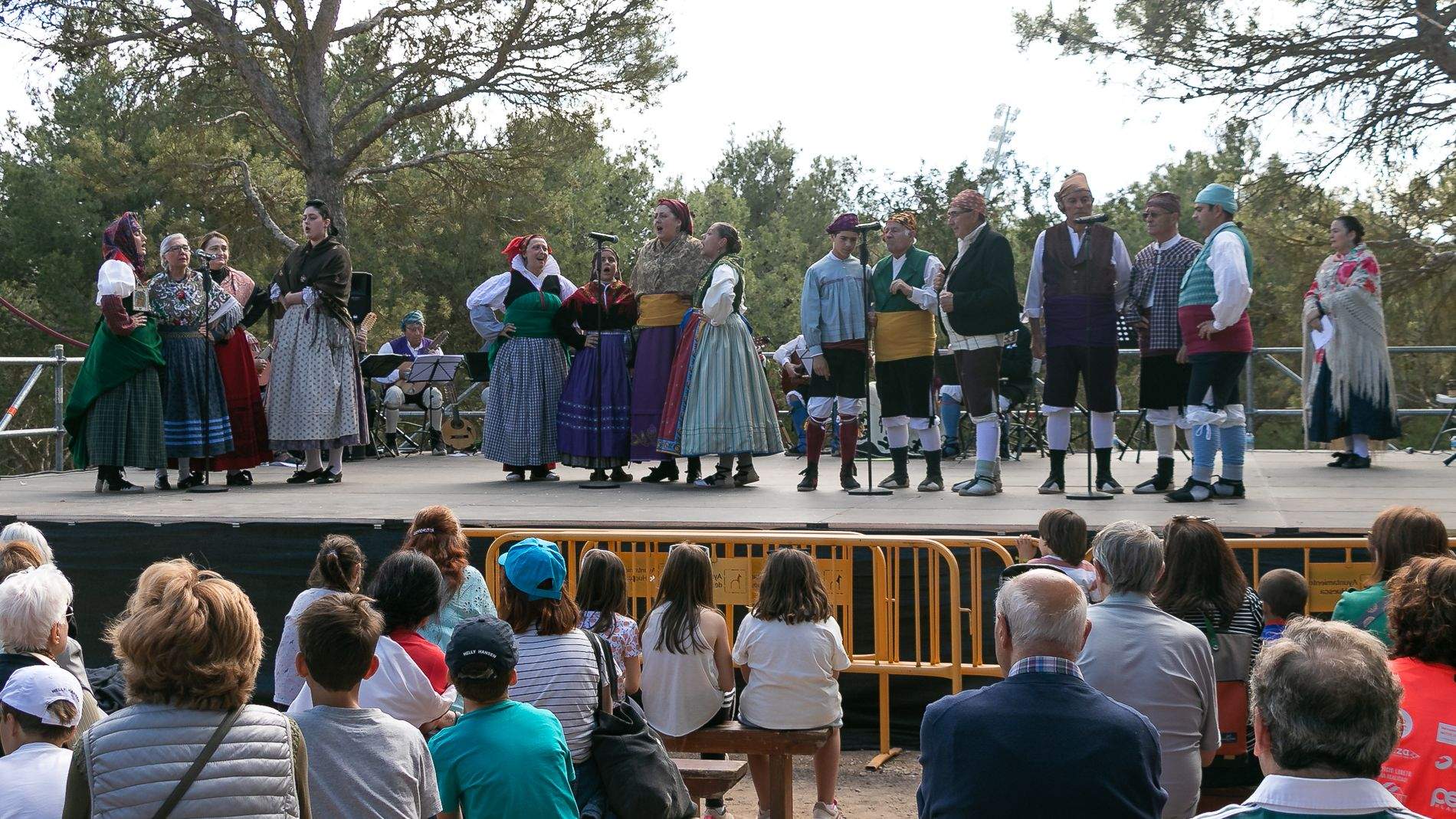  Celebración en Huesca de la fiesta de San Jorge en el cerro. Foto: Estela Alcay