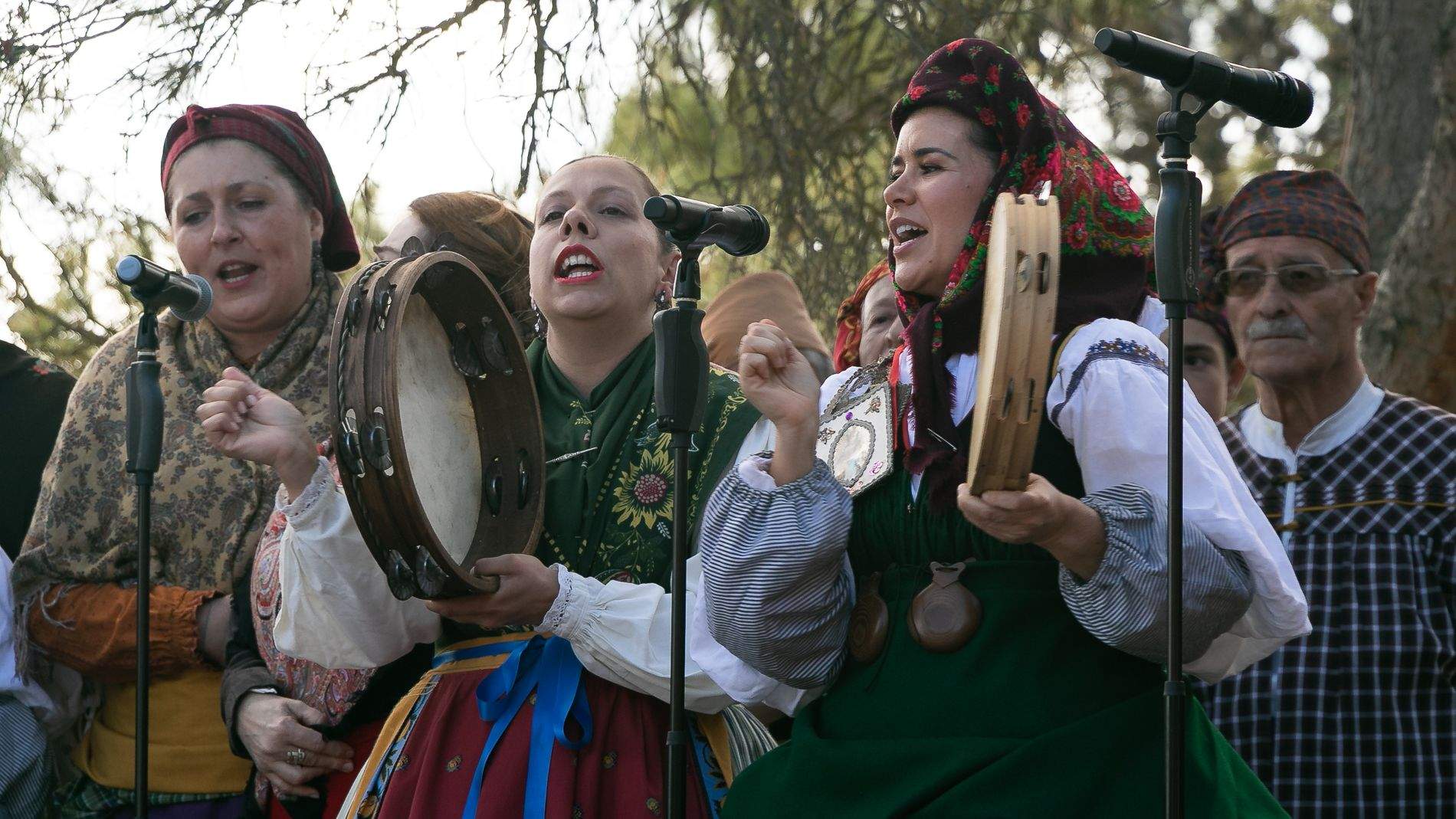  Celebración en Huesca de la fiesta de San Jorge en el cerro. Foto: Estela Alcay