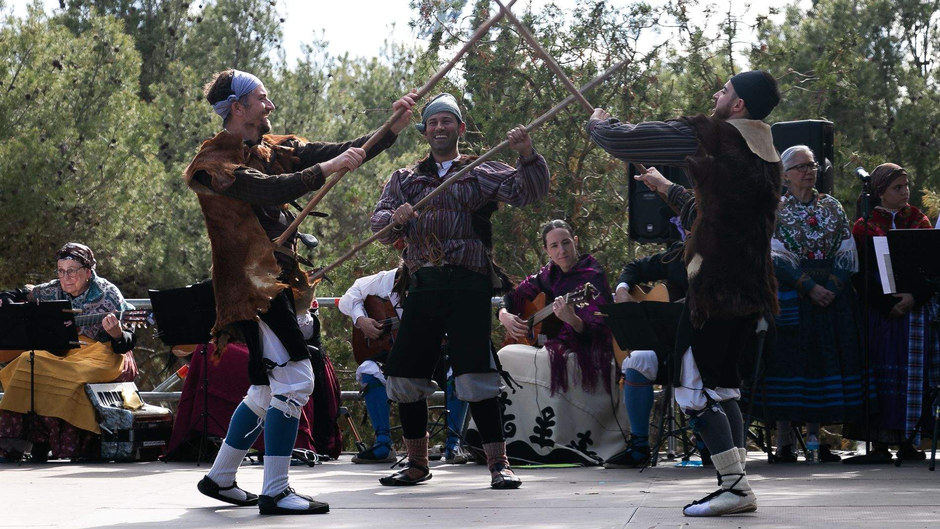  Celebración en Huesca de la fiesta de San Jorge en el cerro. Foto: Estela Alcay