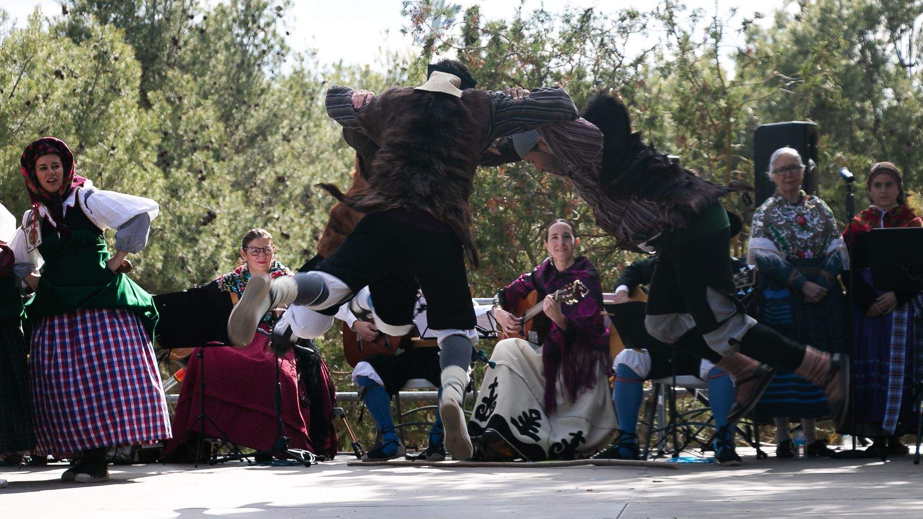  Celebración en Huesca de la fiesta de San Jorge en el cerro. Foto: Estela Alcay