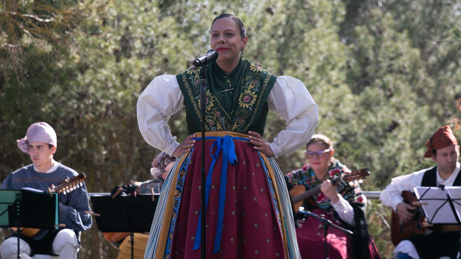 Celebración en Huesca de la fiesta de San Jorge en el cerro. Foto: Estela Alcay