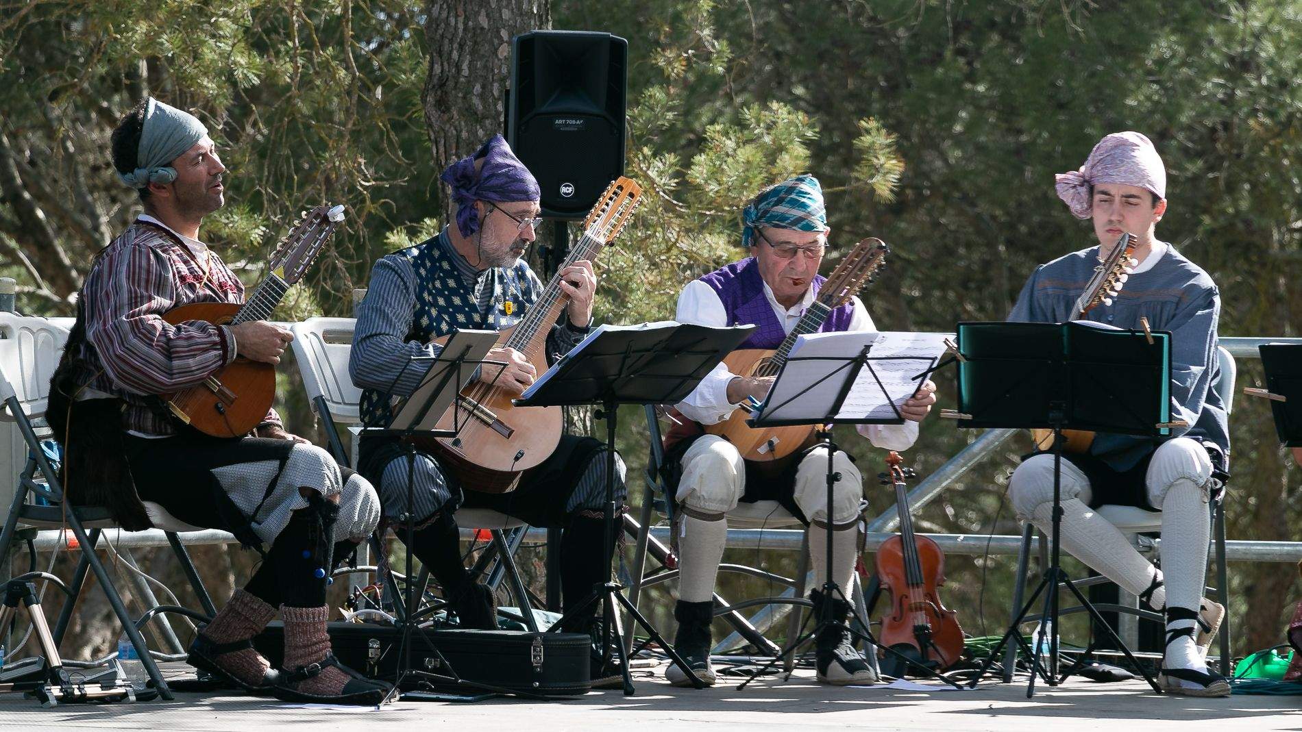  Celebración en Huesca de la fiesta de San Jorge en el cerro. Foto: Estela Alcay