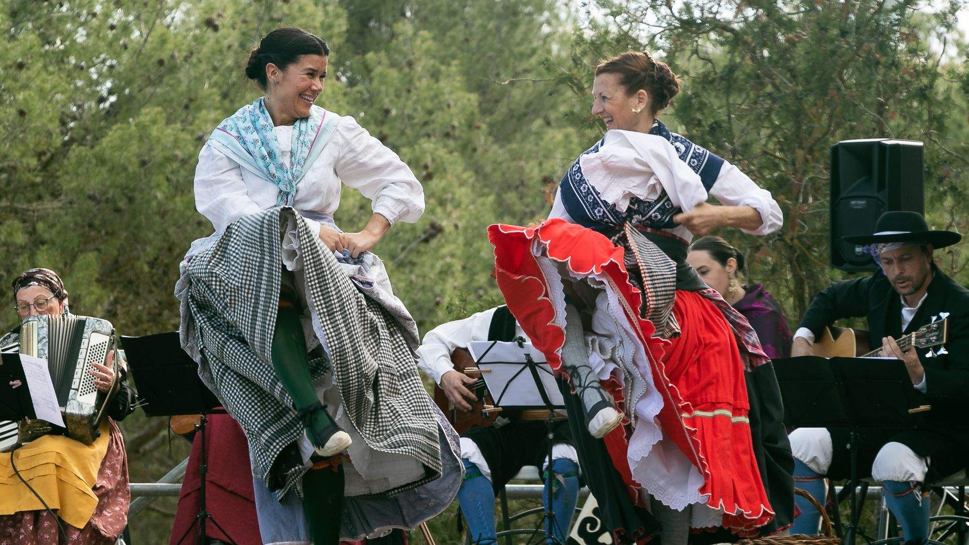 Celebración en Huesca de la fiesta de San Jorge en el cerro. Foto: Estela Alcay