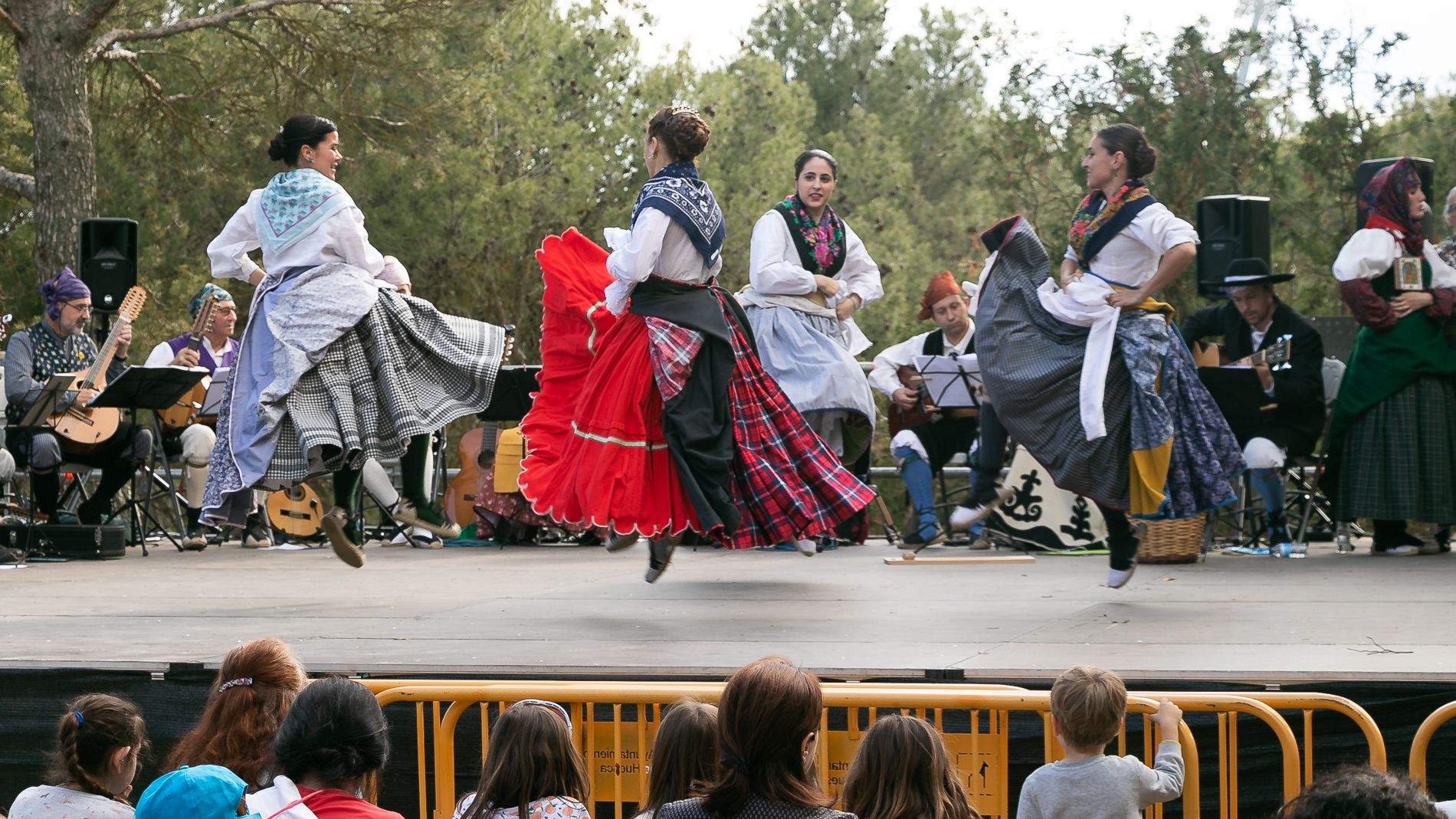  Celebración en Huesca de la fiesta de San Jorge en el cerro. Foto: Estela Alcay