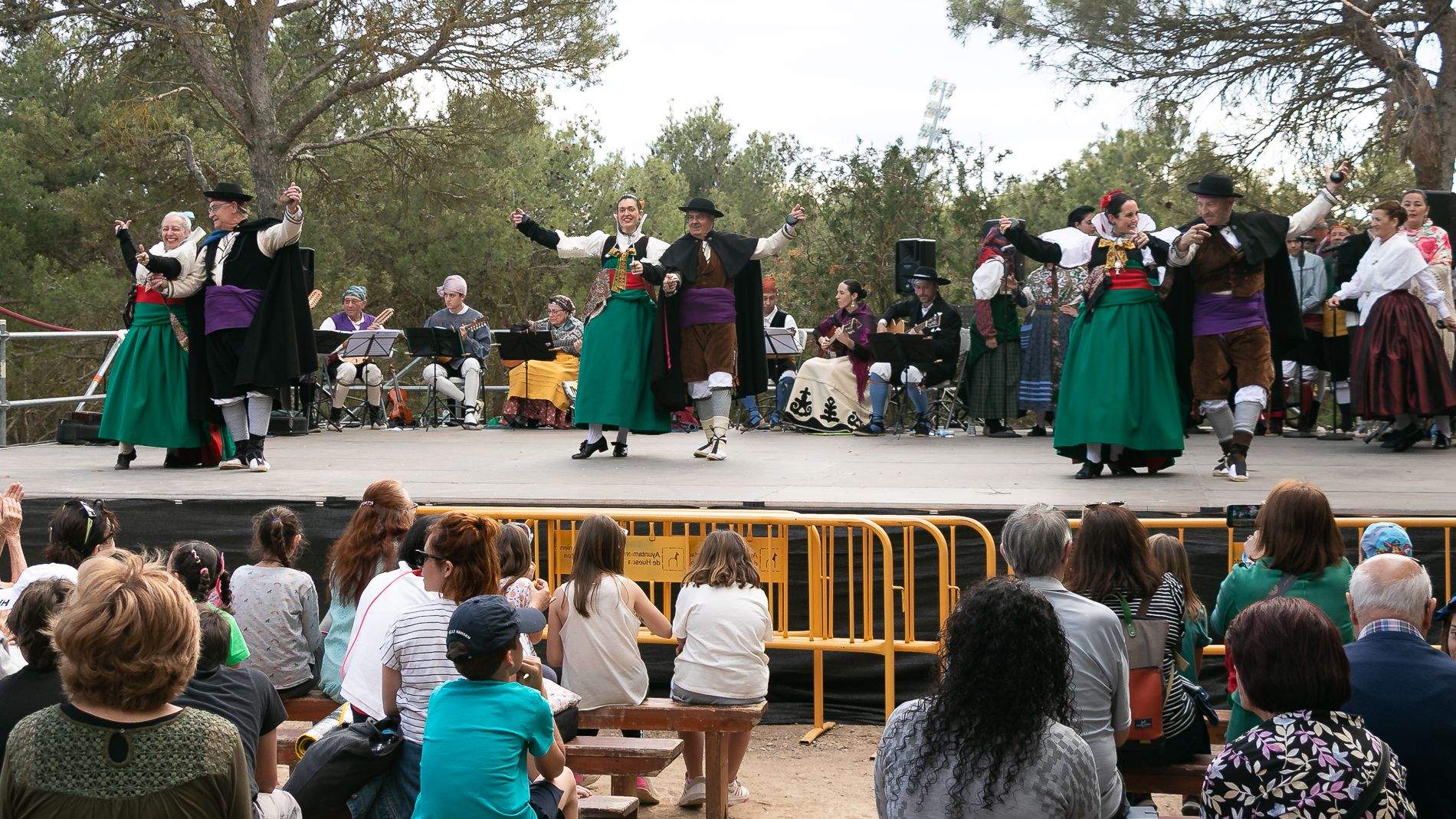 Celebración en Huesca de la fiesta de San Jorge en el cerro. Foto: Estela Alcay