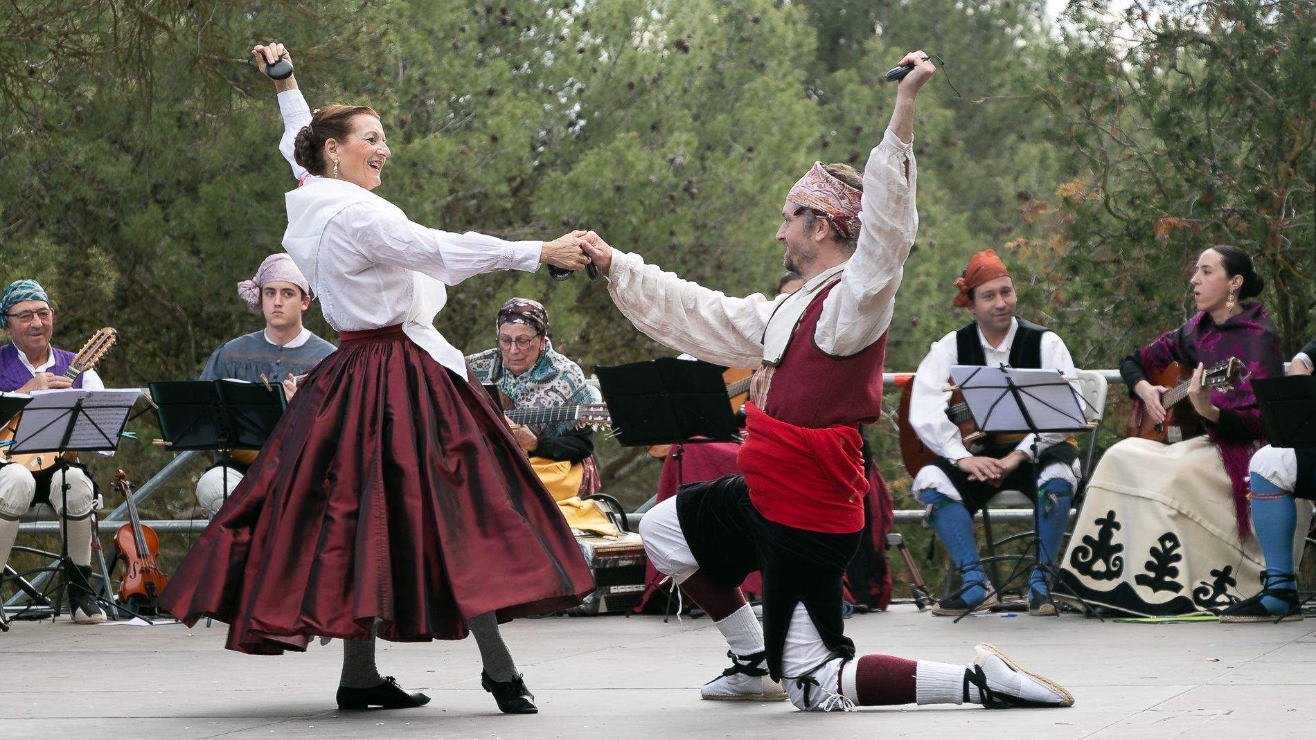  Celebración en Huesca de la fiesta de San Jorge en el cerro. Foto: Estela Alcay