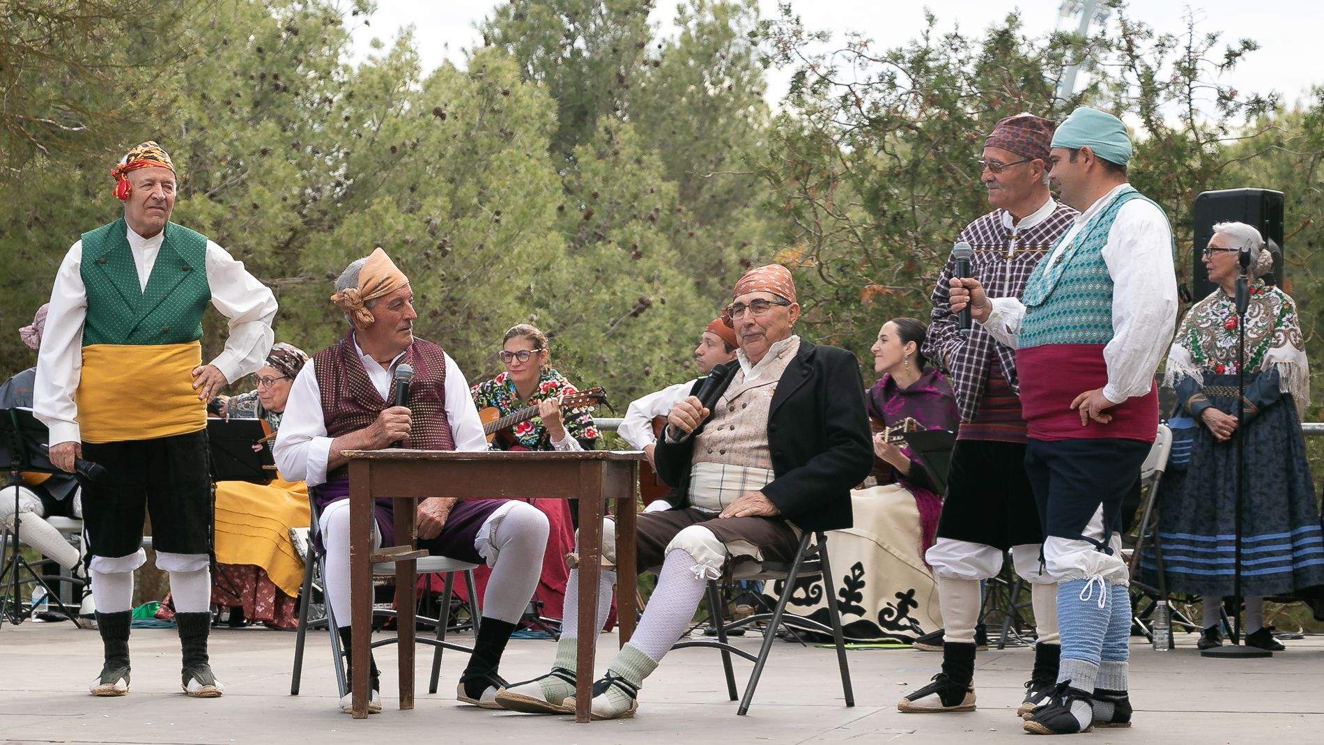 Celebración en Huesca de la fiesta de San Jorge en el cerro. Foto: Estela Alcay