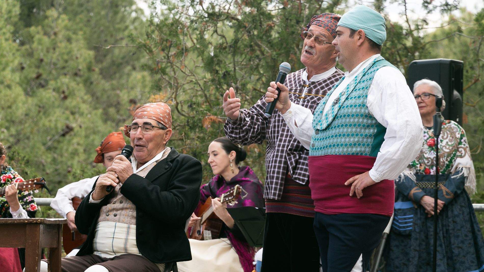  Celebración en Huesca de la fiesta de San Jorge en el cerro. Foto: Estela Alcay