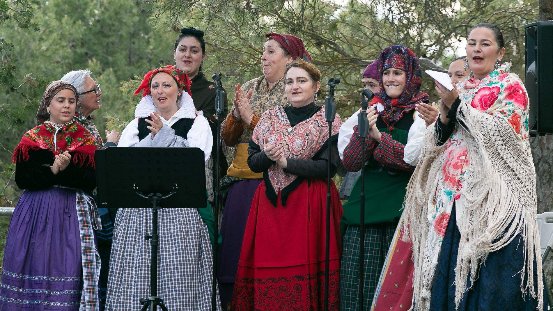 Celebración en Huesca de la fiesta de San Jorge en el cerro. Foto: Estela Alcay