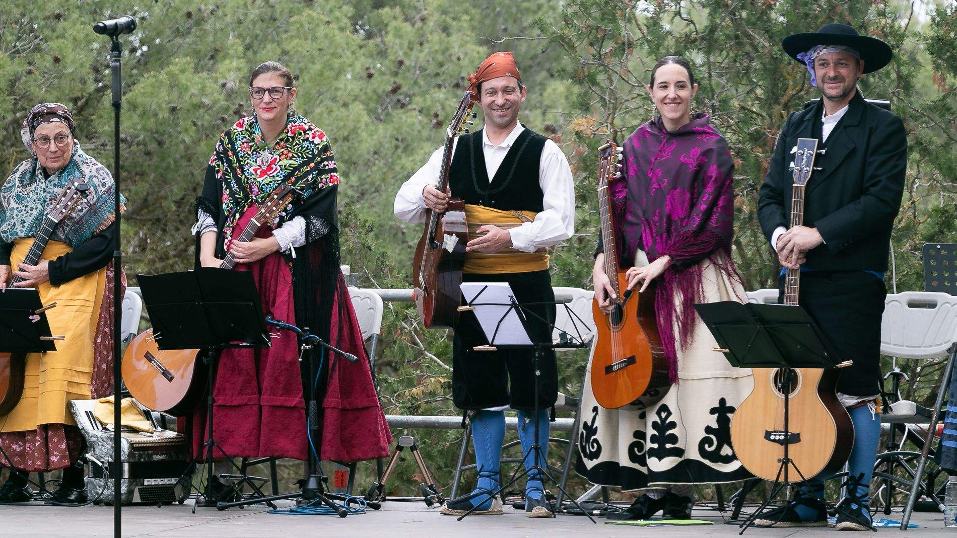  Celebración en Huesca de la fiesta de San Jorge en el cerro. Foto: Estela Alcay