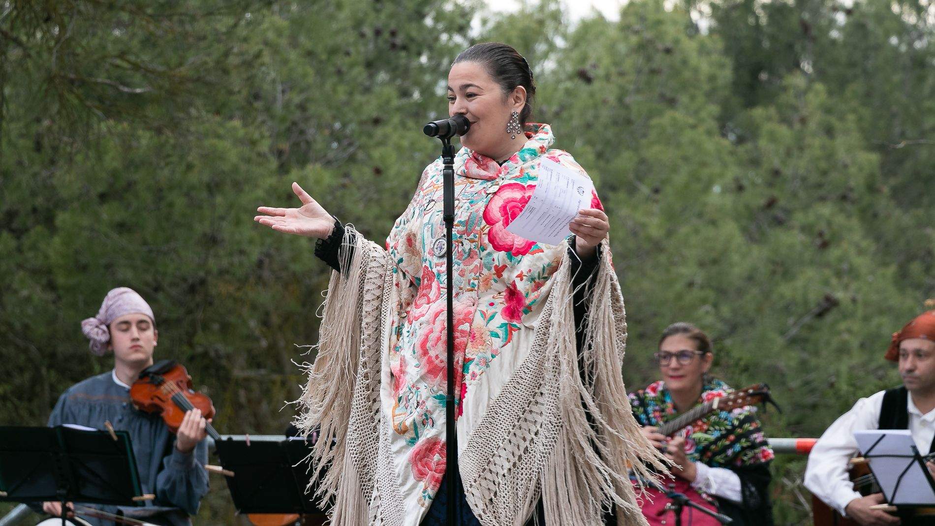 Celebración en Huesca de la fiesta de San Jorge en el cerro. Foto: Estela Alcay