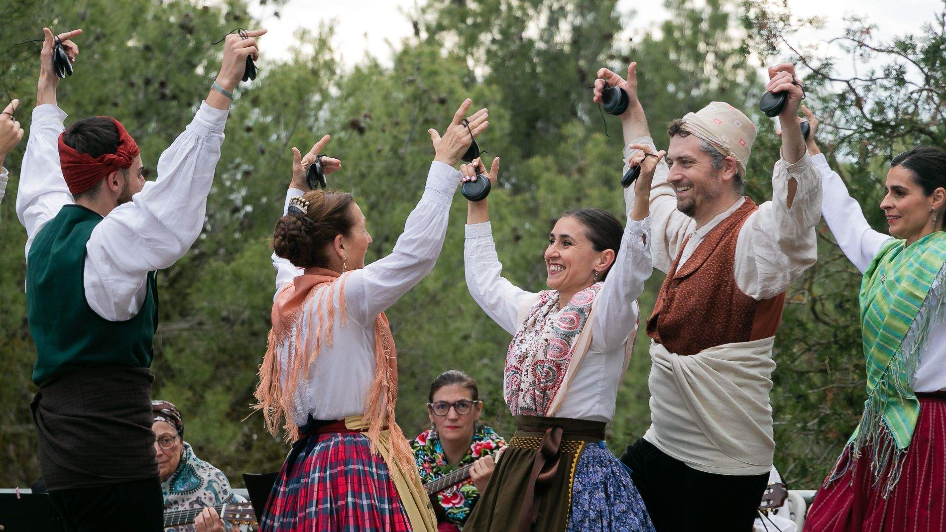 Celebración en Huesca de la fiesta de San Jorge en el cerro. Foto: Estela Alcay