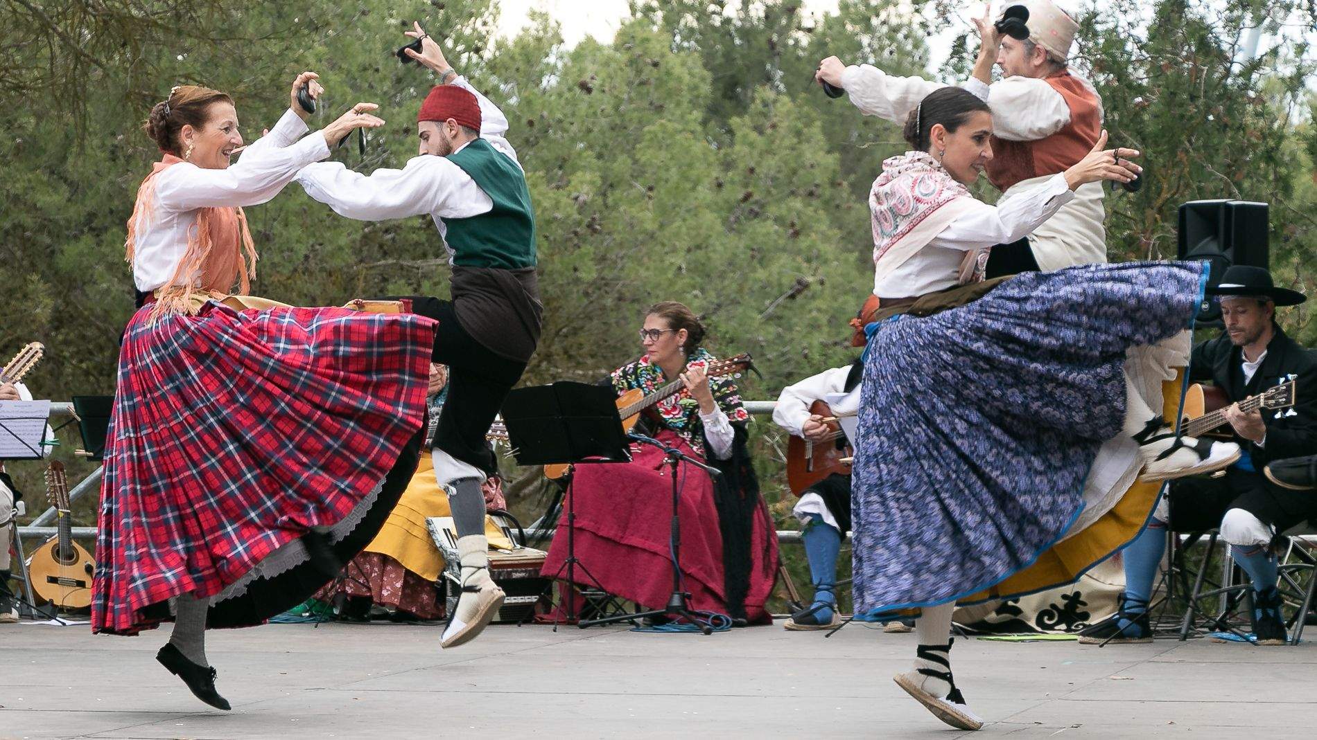 Celebración en Huesca de la fiesta de San Jorge en el cerro. Foto: Estela Alcay