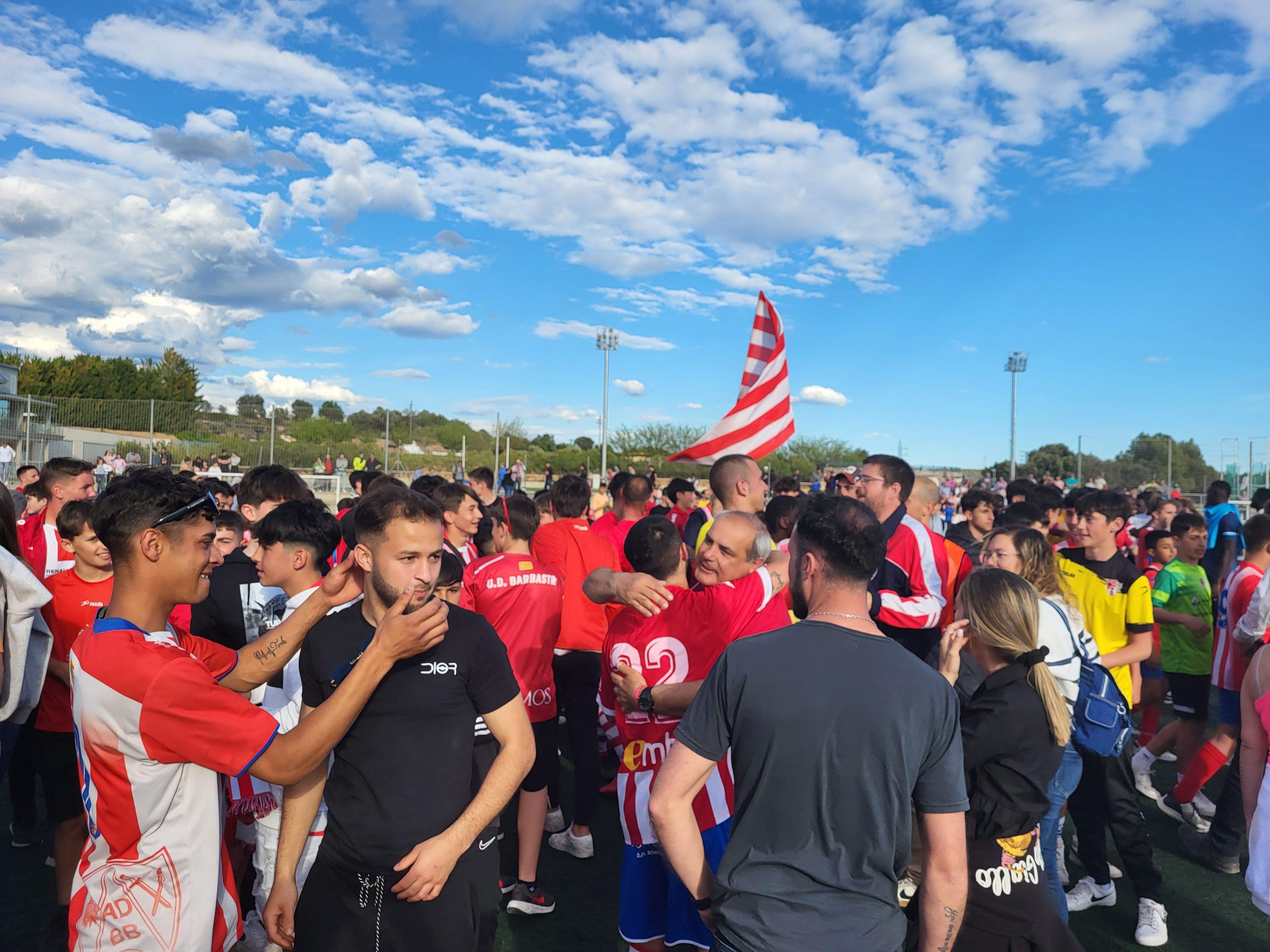 Celebración en el campo de fútbol. Foto: A.M
