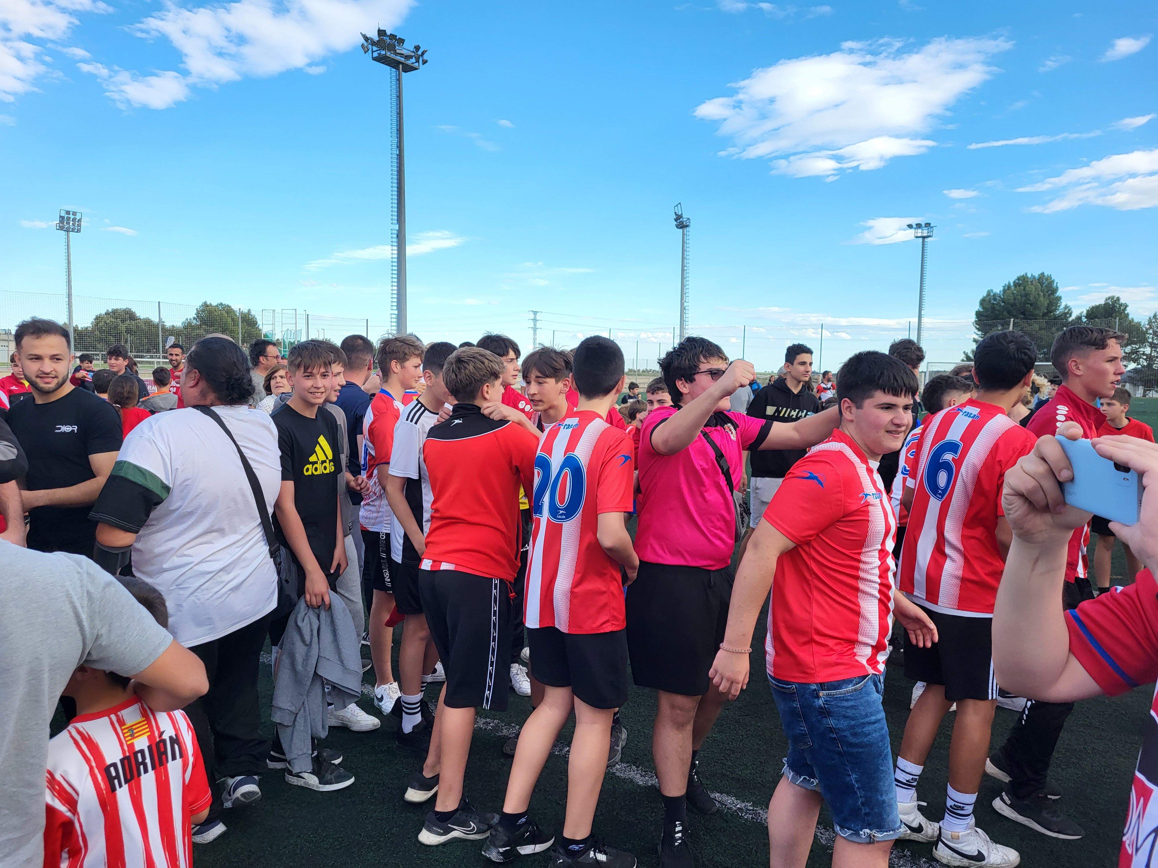 Celebración en el campo de fútbol. Foto: A.M