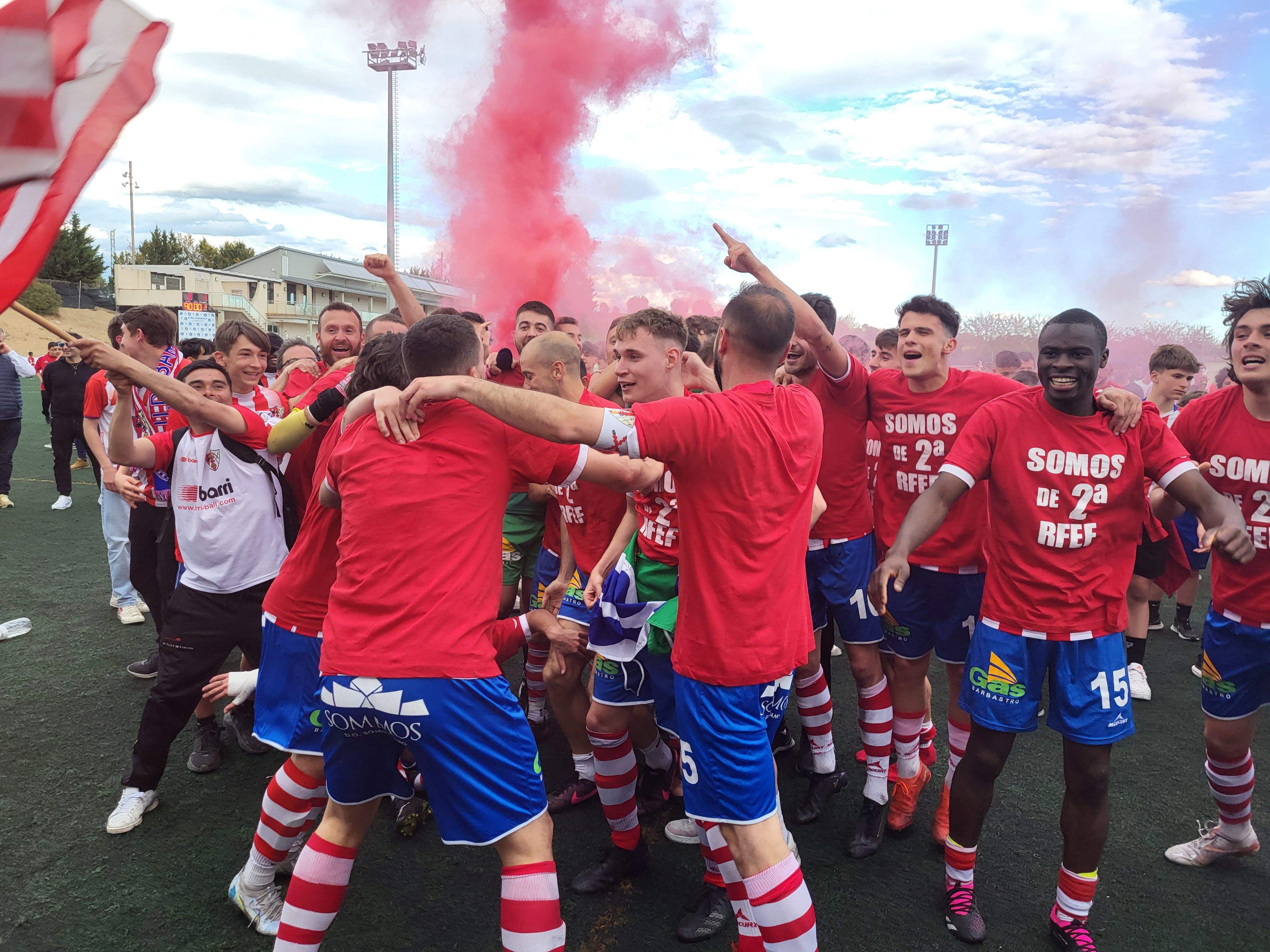 Celebración en el campo de fútbol. Foto: A.M