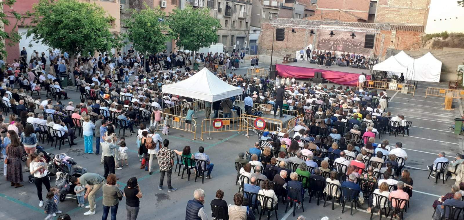 Celebración del Día de la Faldeta en Fraga. Homenaje por la tarde, a rebosar