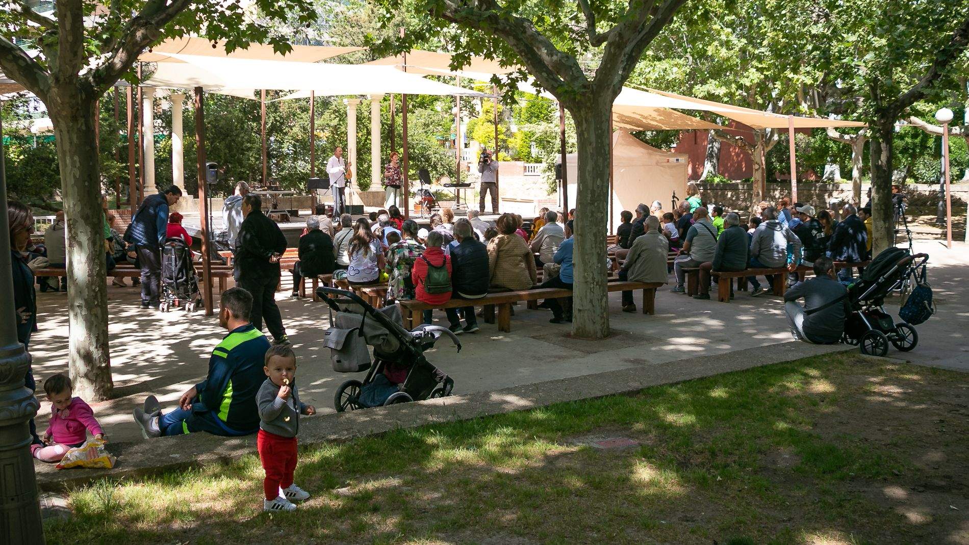 Actuación de La Chaminera en Huesca. Foto Estela Alcay
