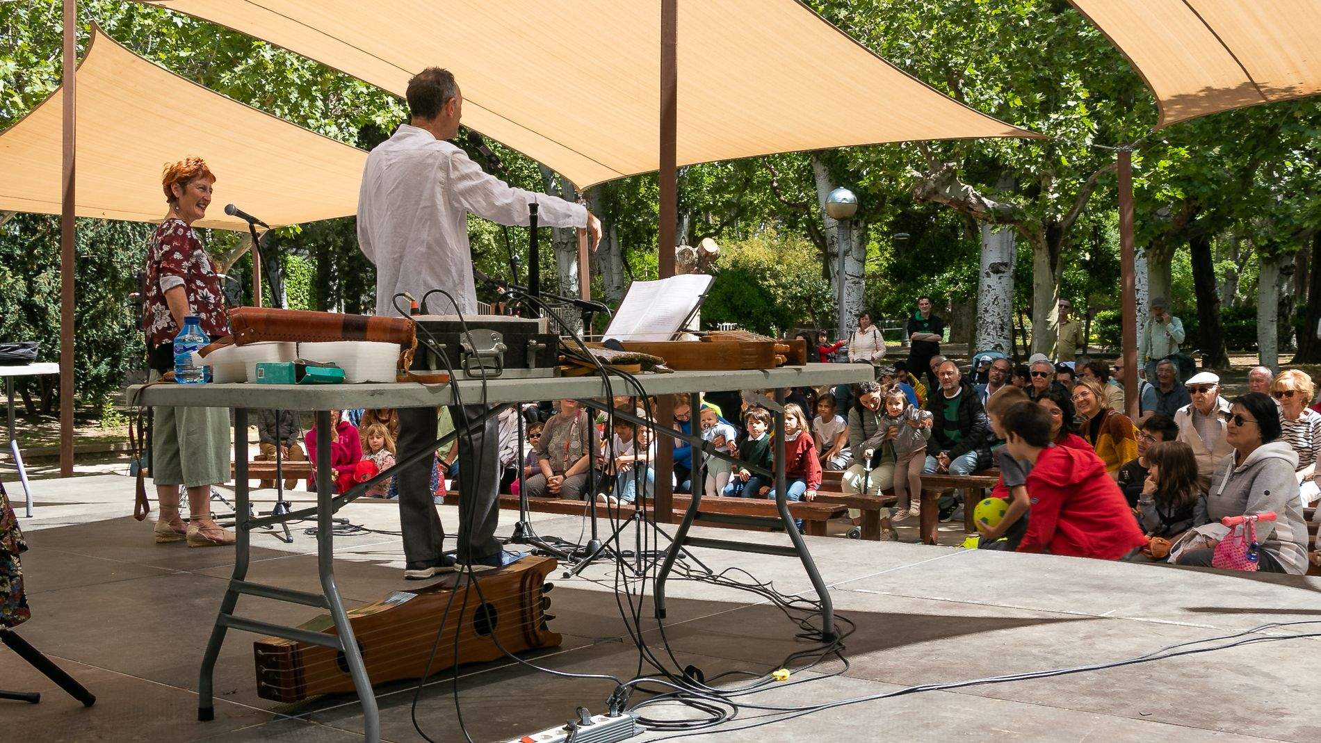 Actuación de La Chaminera en Huesca. Foto Estela Alcay