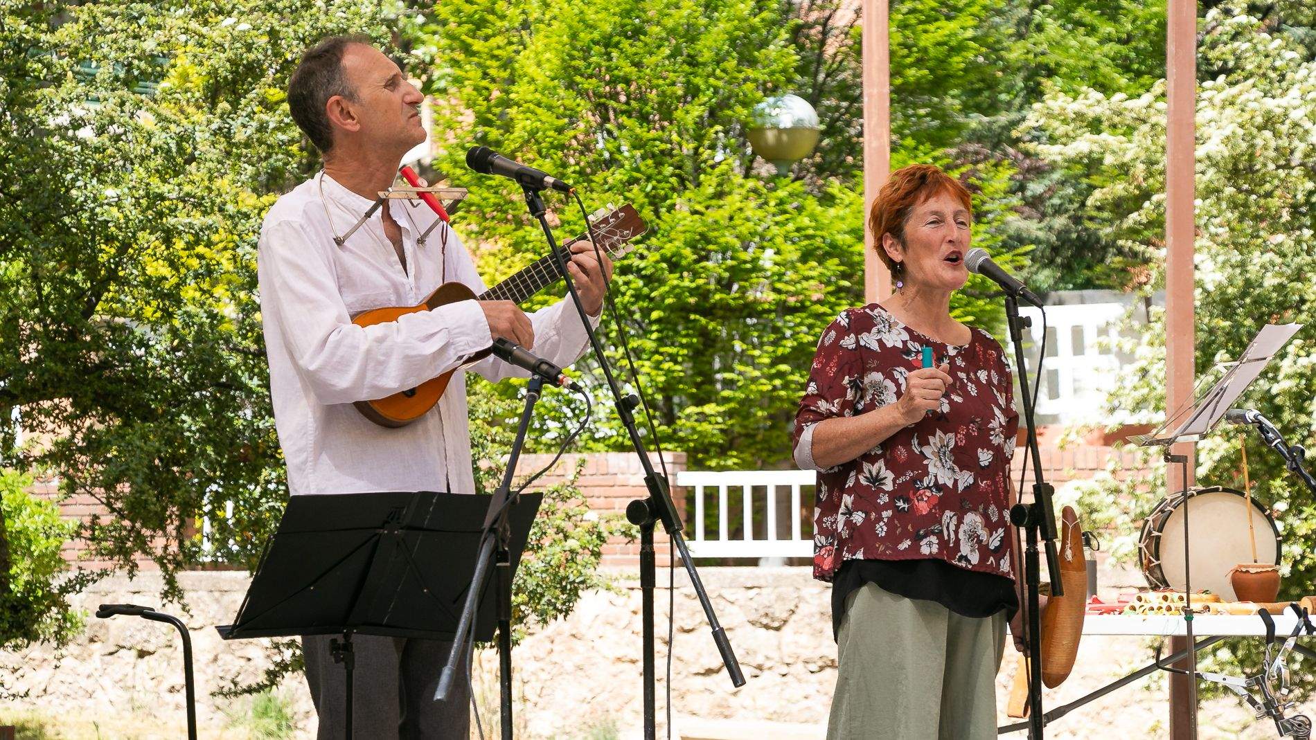 Actuación de La Chaminera en Huesca. Foto Estela Alcay