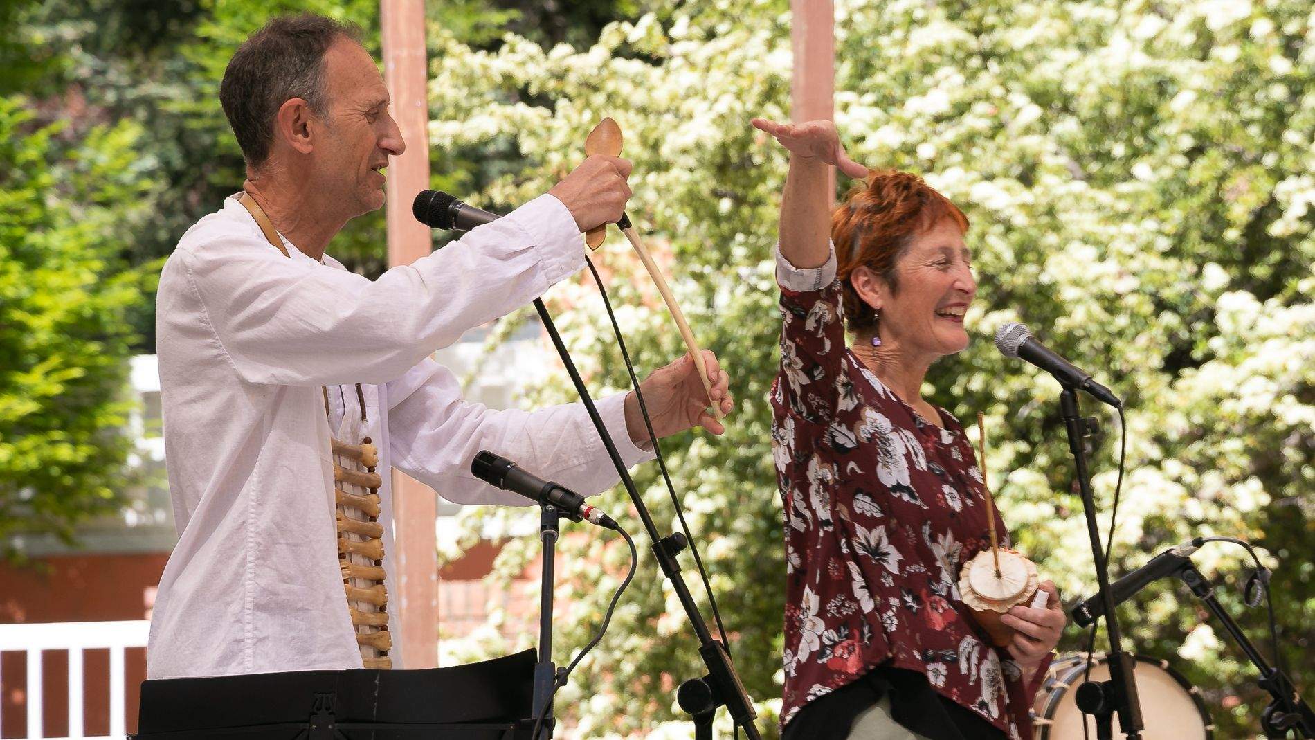 Actuación de La Chaminera en Huesca. Foto Estela Alcay