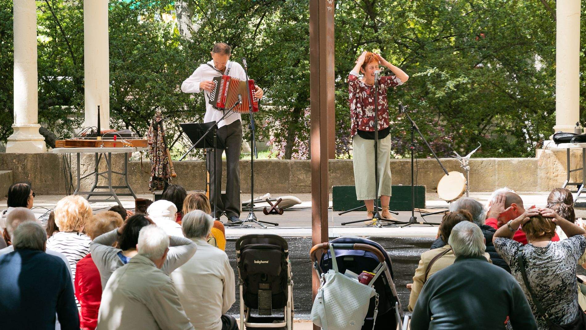 Actuación de La Chaminera en Huesca. Foto Estela Alcay
