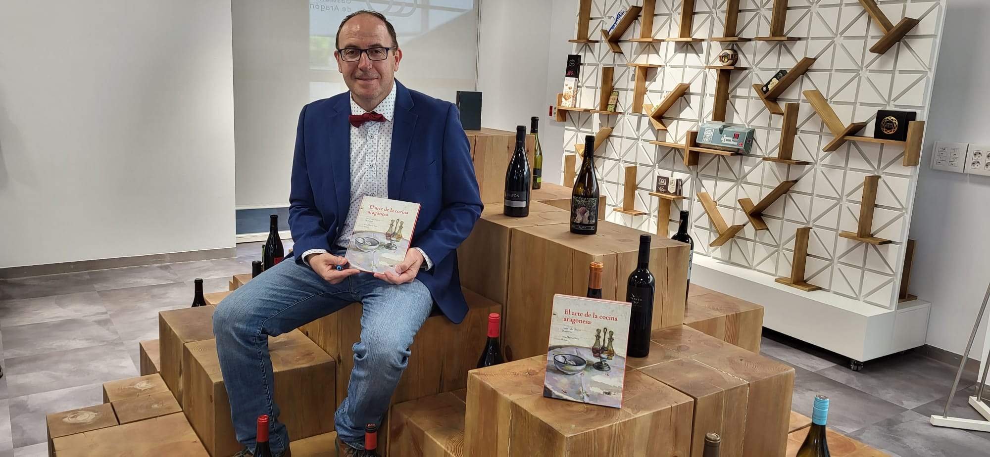 Ismael Ferrer, con su libro El Arte de la Cocina Aragonesa en el Centro de Innovación Gastronómica en Walqa