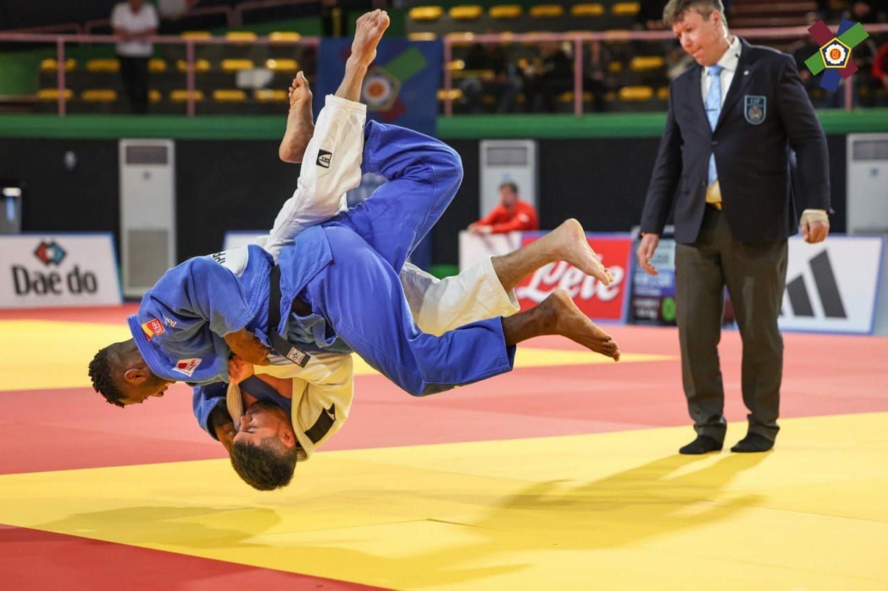 Moussa Macalou, uno de los judocas del Club Judo Binéfar, en un combate de esta temporada.
