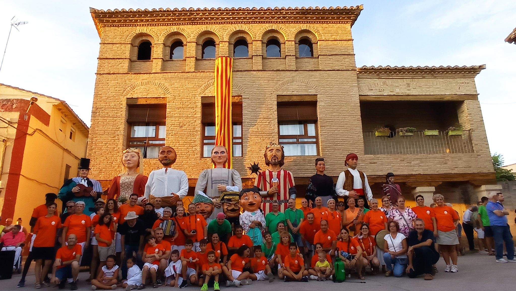 Presentación de Sabina y Azud, los dos nuevos gigantes de la comparsa.