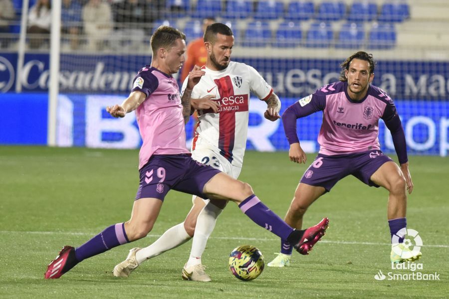 Sielva con Garcés. Los jugadores del Huesca, pobres en rendimiento.