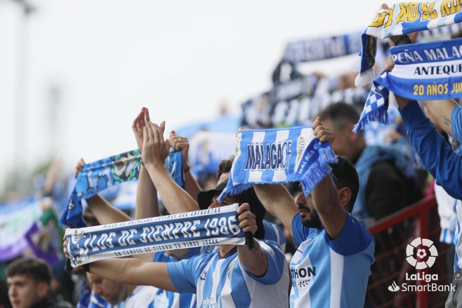 Aficionados del Málaga en el Anxo Carro de Lugo. Foto: LaLiga