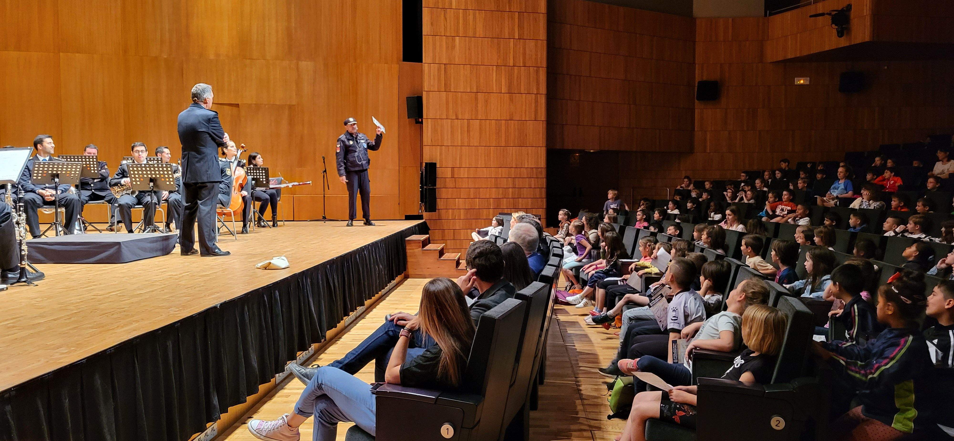 Concierto didáctico de la Banda Sinfónica de la Policía Nacional. Foto Myriam Martínez
