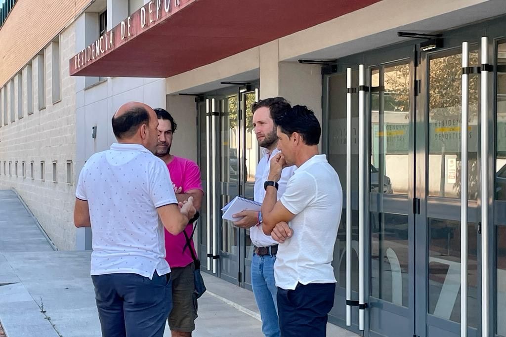 Visita a la que será sede de la Asociación de Vecinos Fuente del Saso